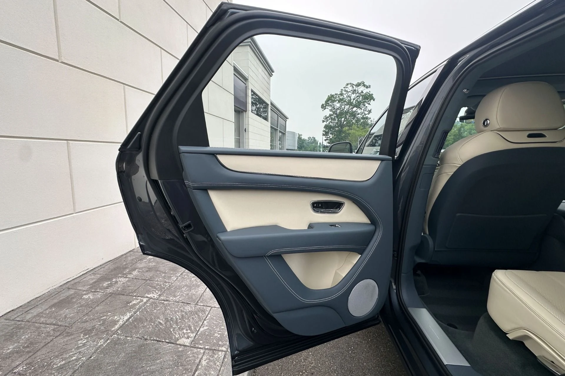 mph013_4132163711_New_2026_Bentley_Bentayga_V8_1784540711_e8ad97ea17