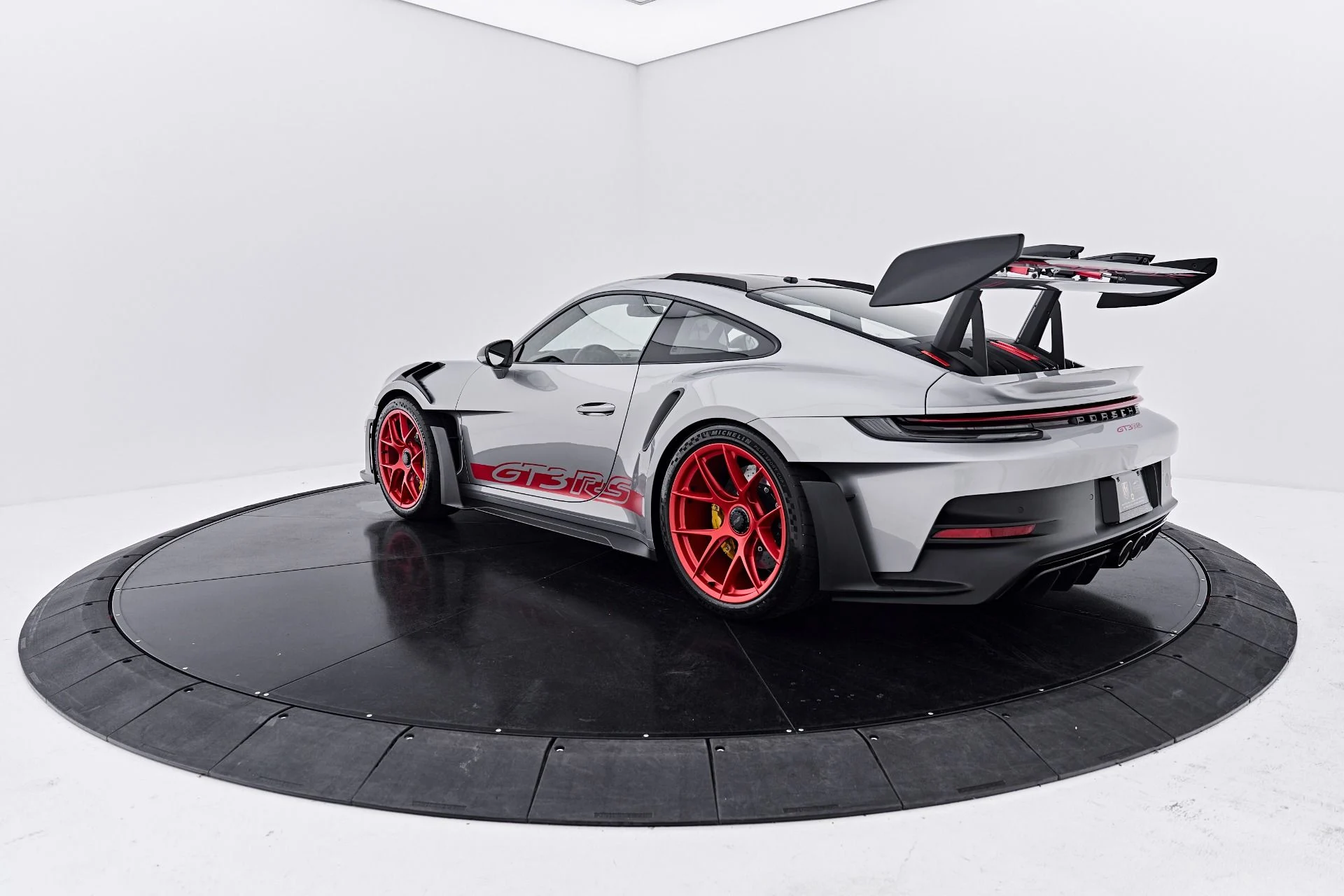 mph013_4135619683_Used_2025_Porsche_911_GT_3_RS_1790467626_425cec33ed