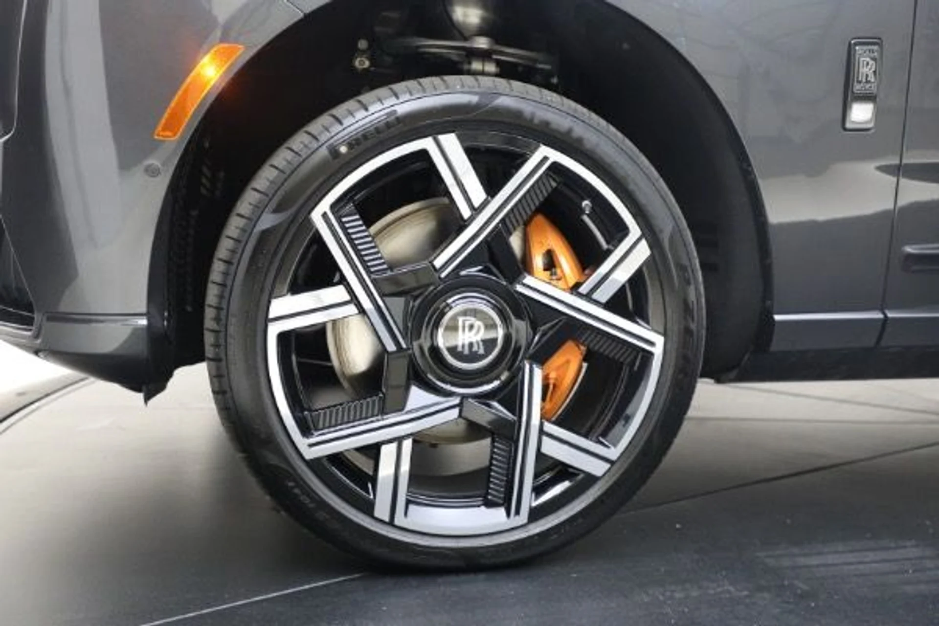 mph013_4143849570_New_2026_Rolls_Royce_Black_Badge_Cullinan_42a3b3c763