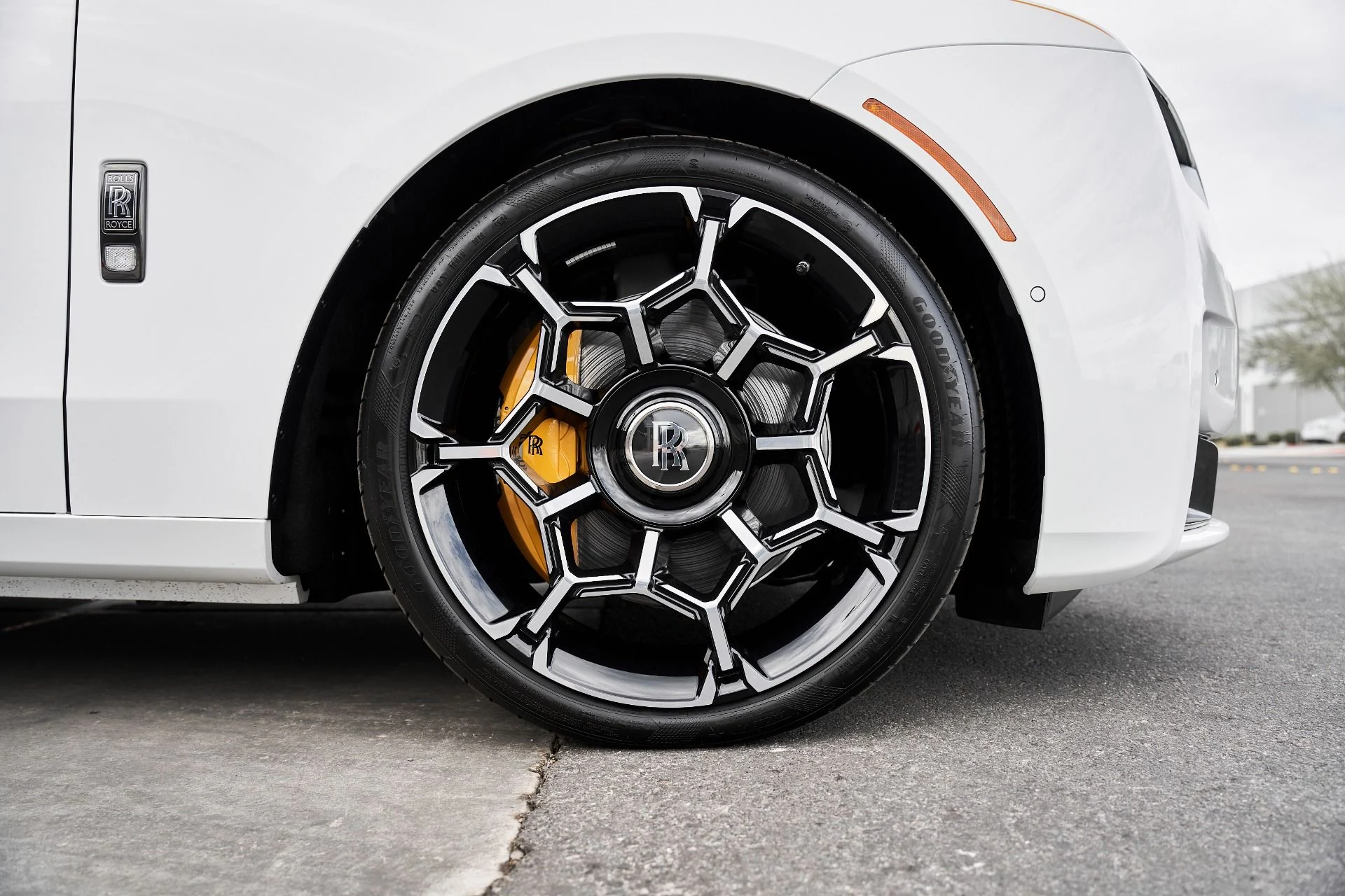 mph013_4147993489_Used_2025_Rolls_Royce_Ghost_Black_Badge_1763167760_3e1e01456c