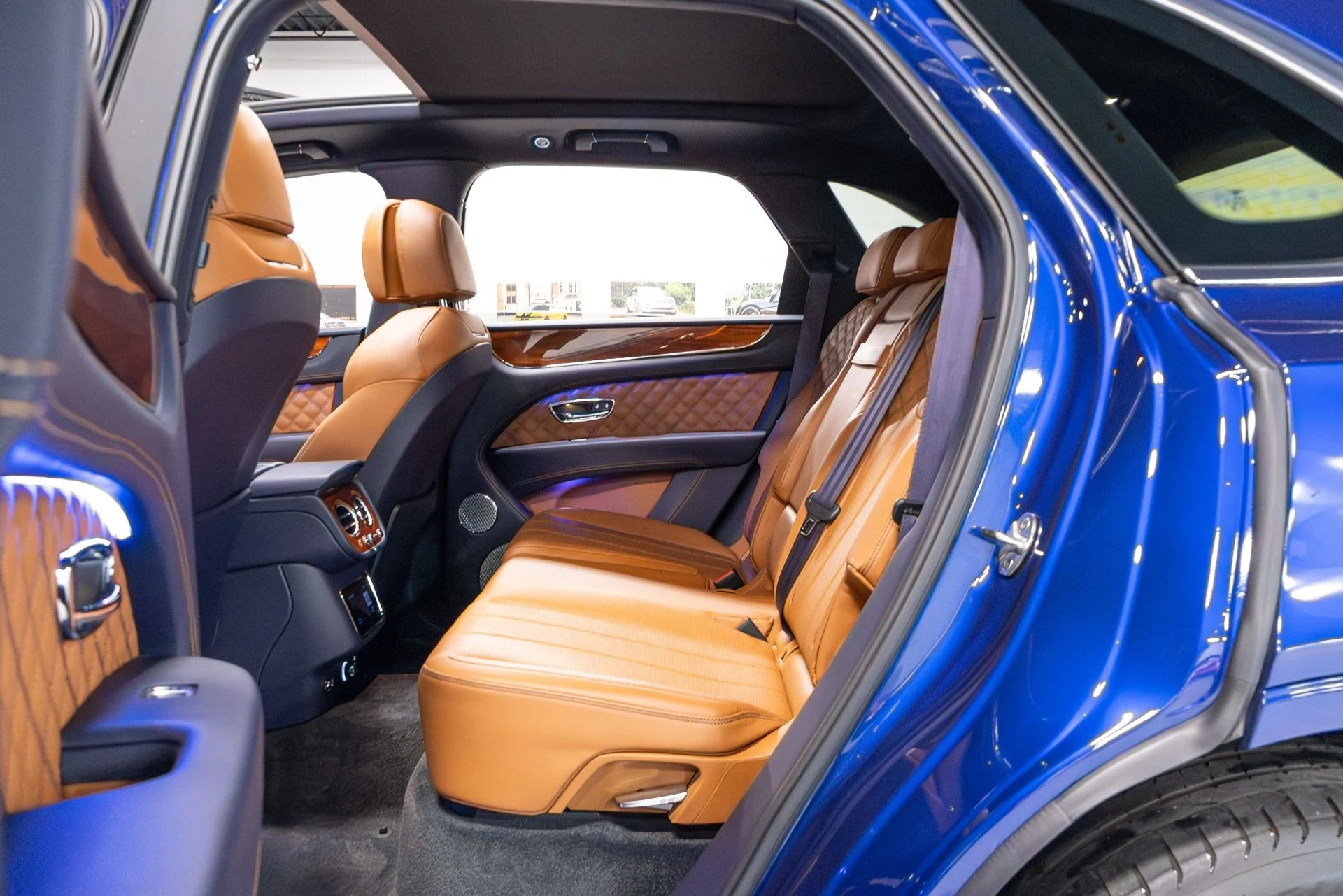 mph013_4150641219_Used_2021_Bentley_Bentayga_V8_First_Edition_1775251927_46fe4c97ef