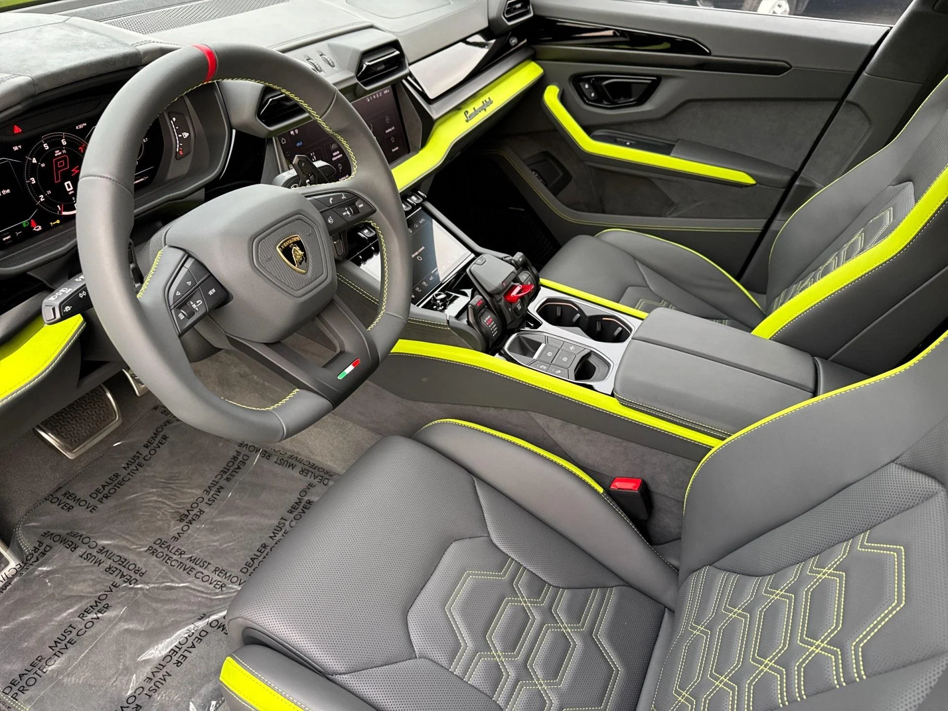 mph013_4165320861_New_2025_Lamborghini_Urus_SE_1770805147_291a563a22