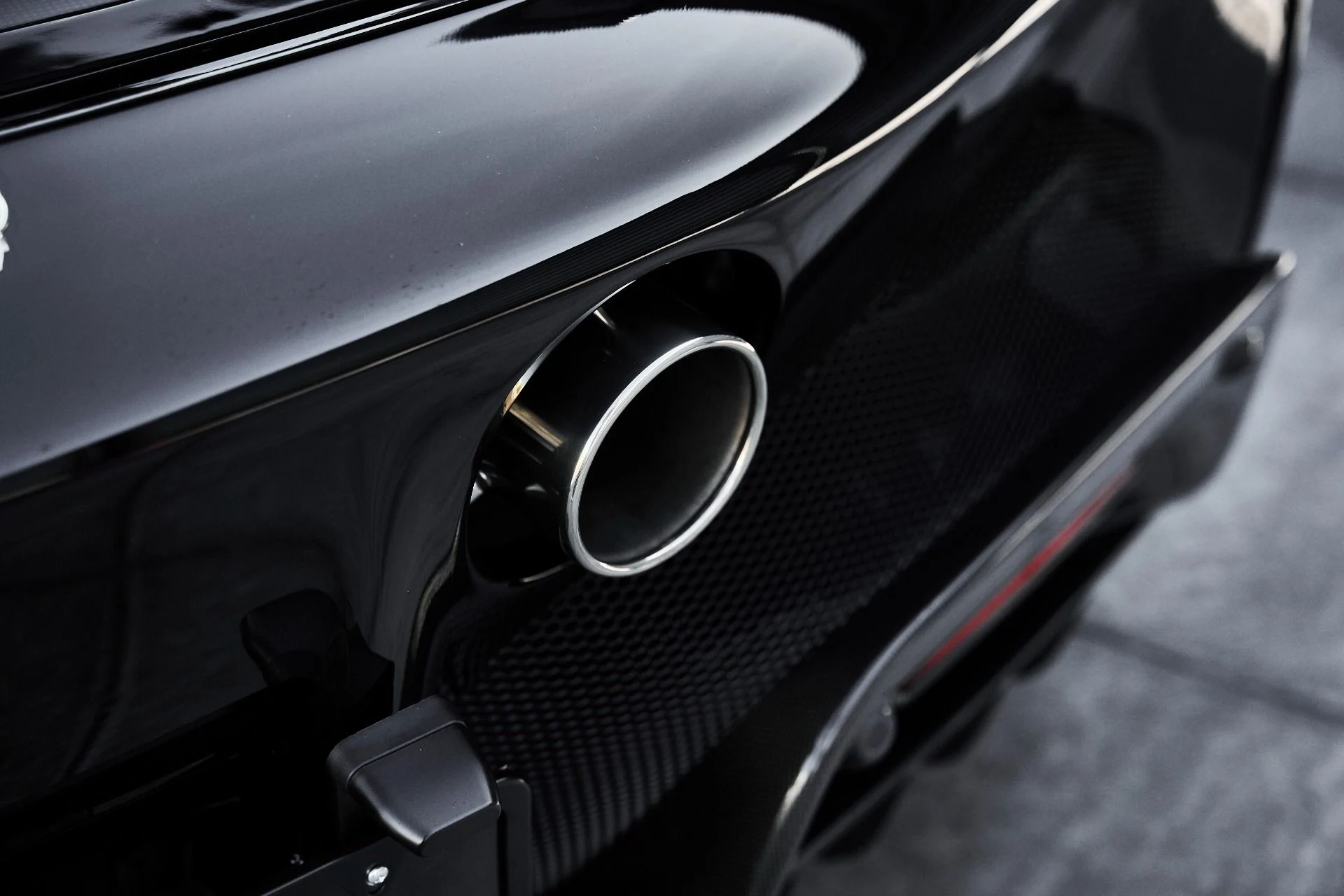 mph013_416622257_Used_2024_Ferrari_SF_90_Spider_Base_1774739095_44fd7e17ef