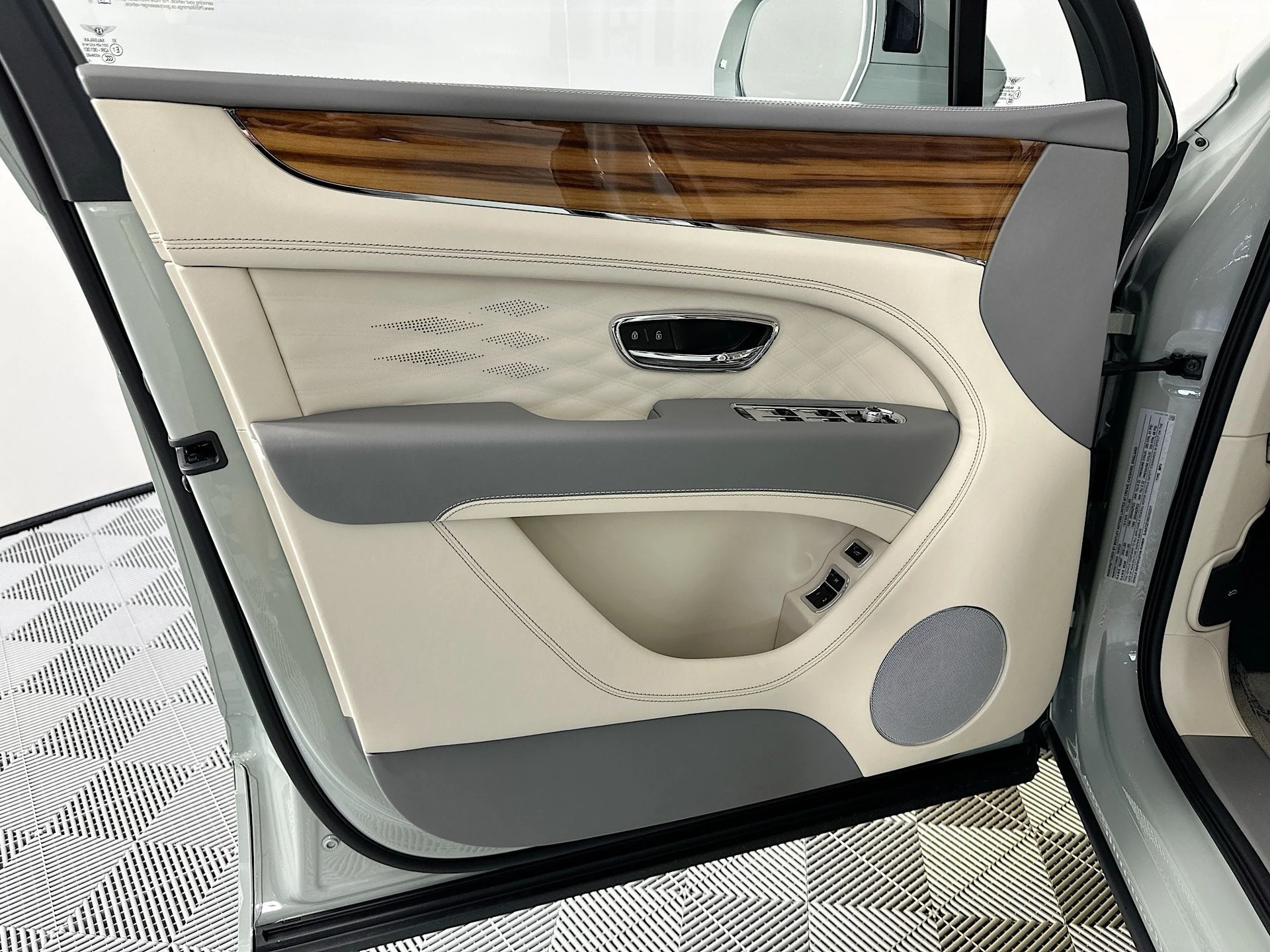 mph013_4188148765_14_4df5dec734