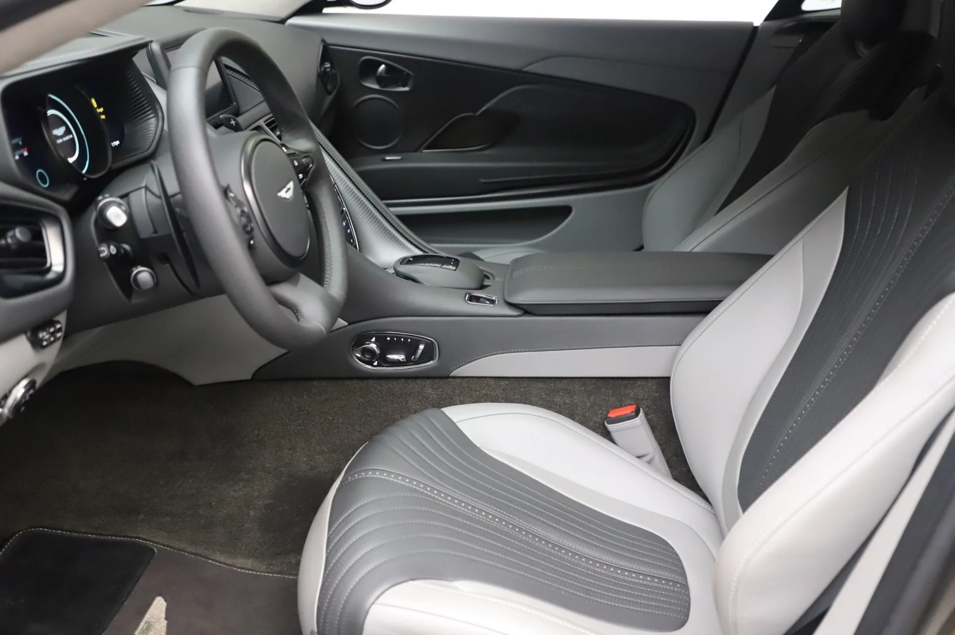 mph013_4193024395_Used_2019_Aston_Martin_DB_11_V8_1595364073_feacd353dc