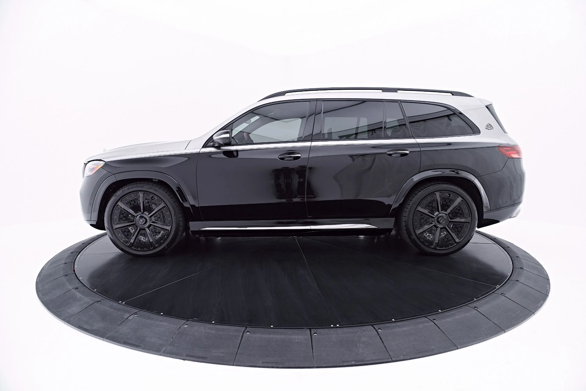 mph013_4194319829_Used_2024_Mercedes_Benz_GLS_Maybach_GLS_600_1781825991_1e5ef75373