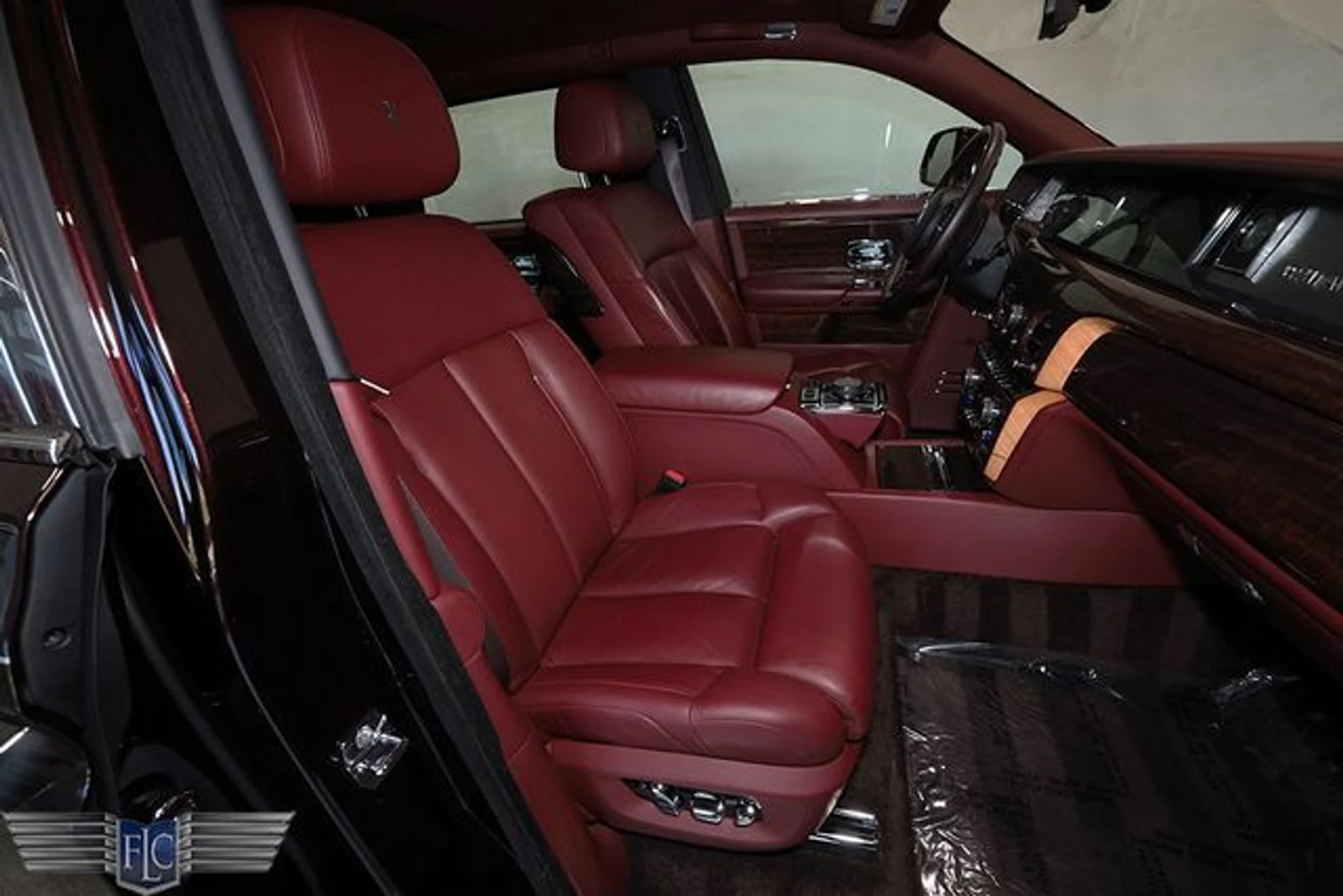 mph013_4195220156_used_2018_rolls_royce_phantom_extendedwheelbasesedan_9689_23067531_18_640_18cf34fdfe
