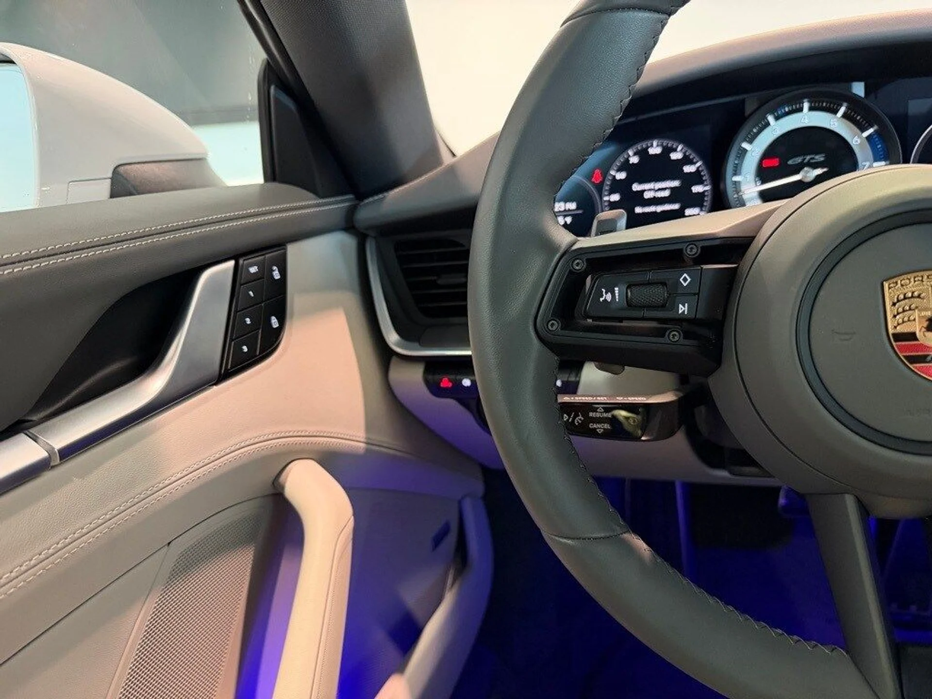 mph013_4200945952_ac4d8dd23aef9d568ee7ffd7a6533215x_71a1f4c509