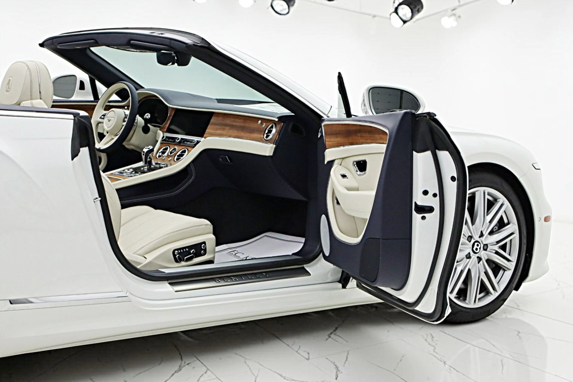 mph013_4202827254_New_2026_Bentley_Continental_GTC_a9432cce94