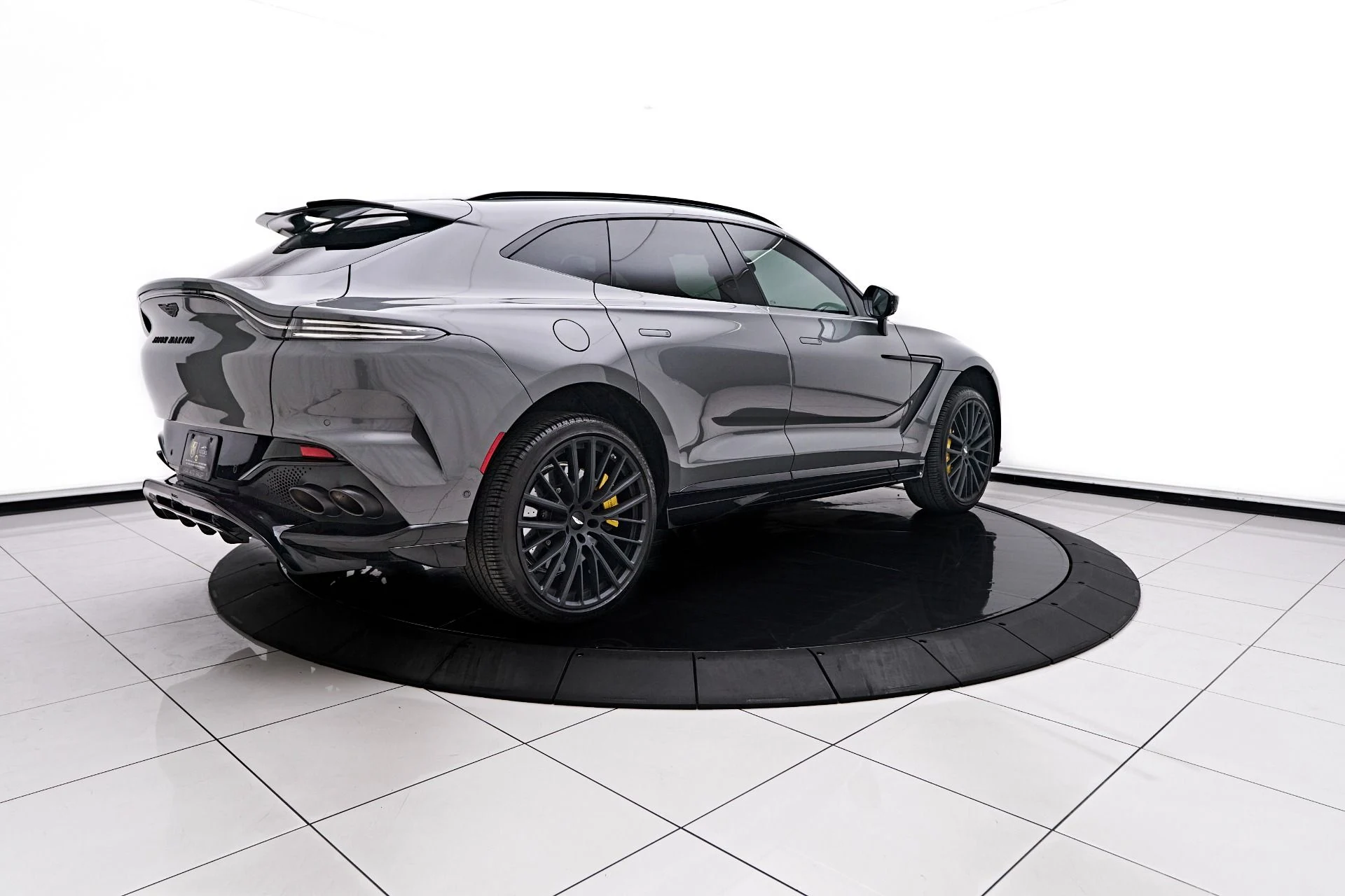 mph013_4204753177_Used_2024_Aston_Martin_DBX_707_1753235896_bd550056c8