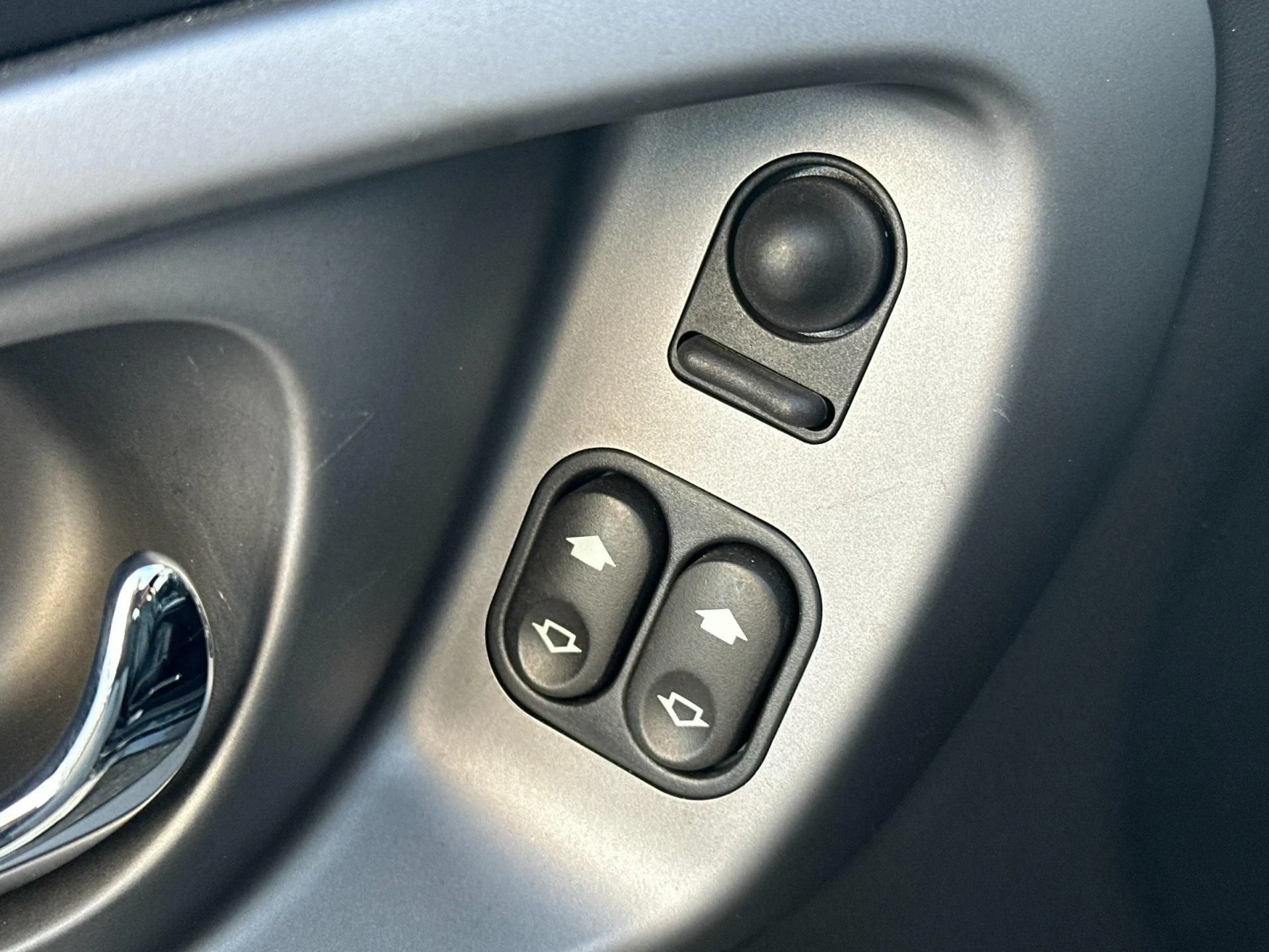 mph013_4209948630_Used_2006_Aston_Martin_Vanquish_S_1763564997_8f6ac1b0f4