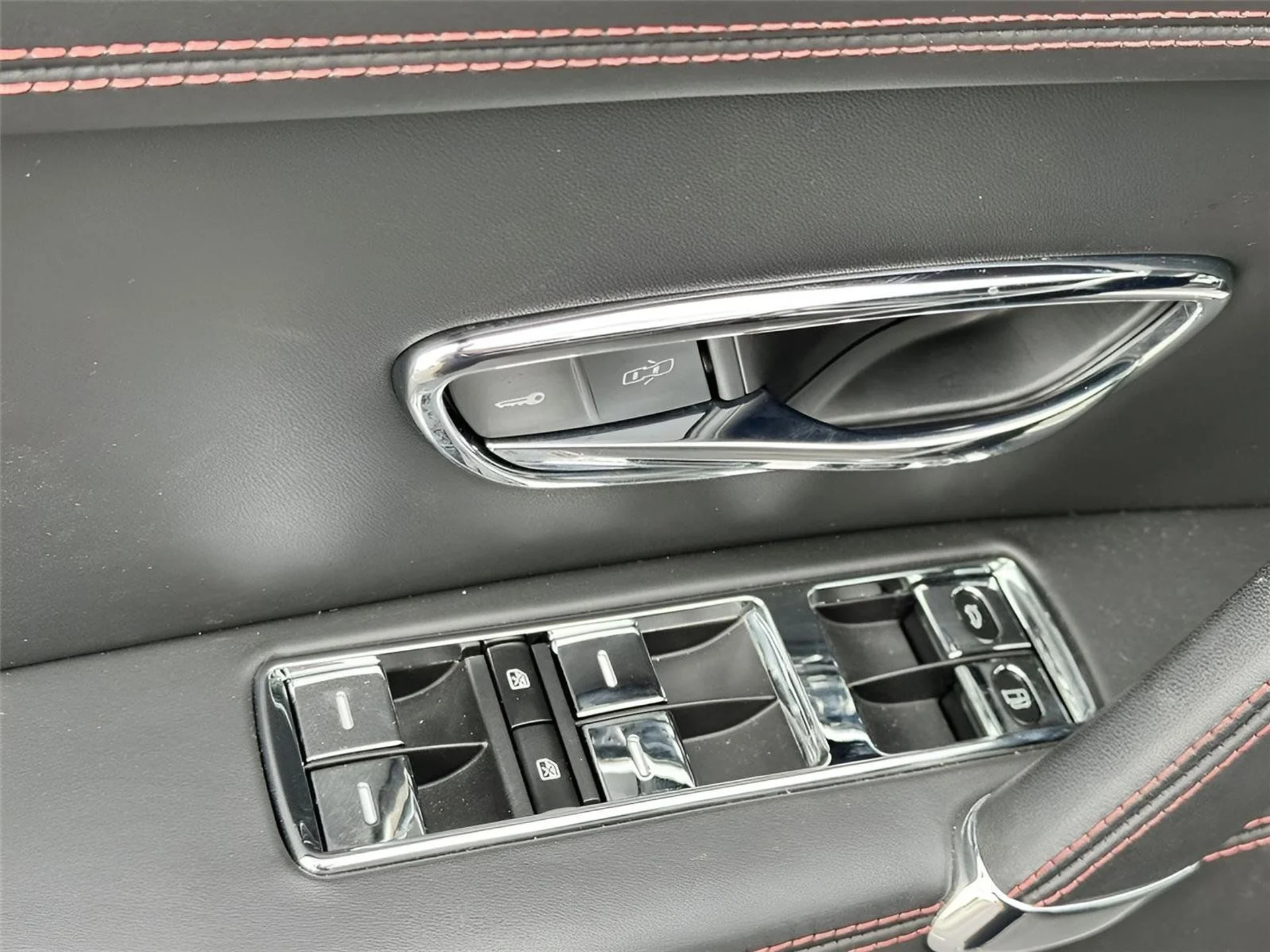 mph013_421448015_4e752dd8929e73dabc44b534f5ed9c70_26ae62f735