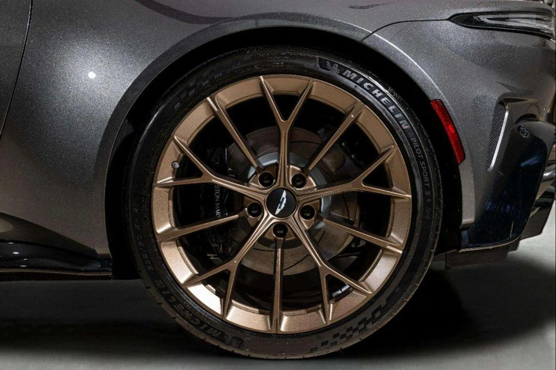 mph013_4215216092_Dc_S53_Yloa_Ez_W_Xn_U681_Iseqo_E_124396592b