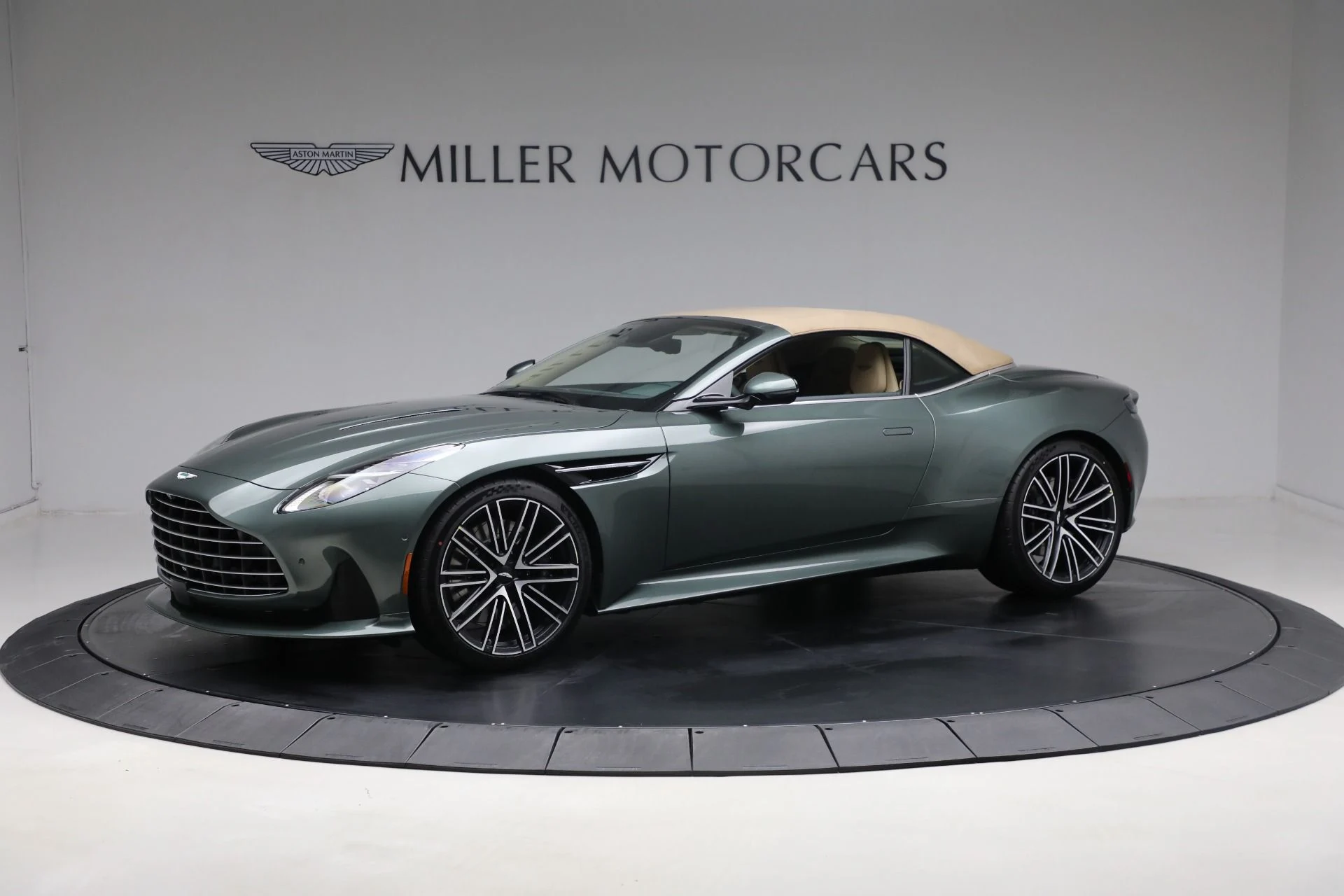 mph013_4217542472_New_2025_Aston_Martin_DB_12_Volante_905ca195b0