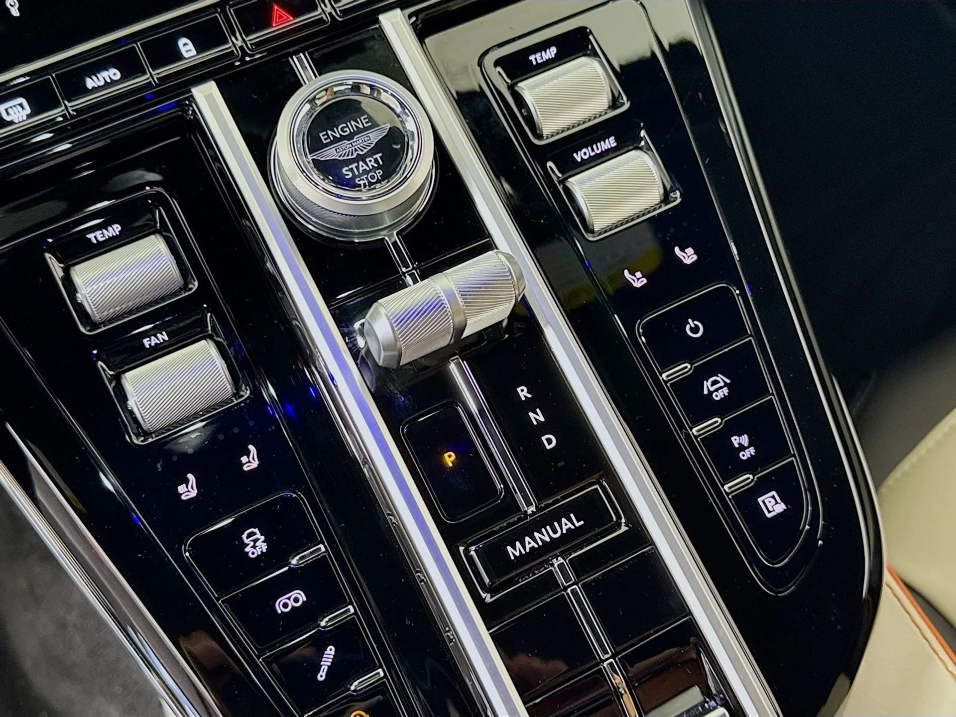 mph013_4220426493_aefb066456d968415c6c7db959612796x_63f7e31ab1