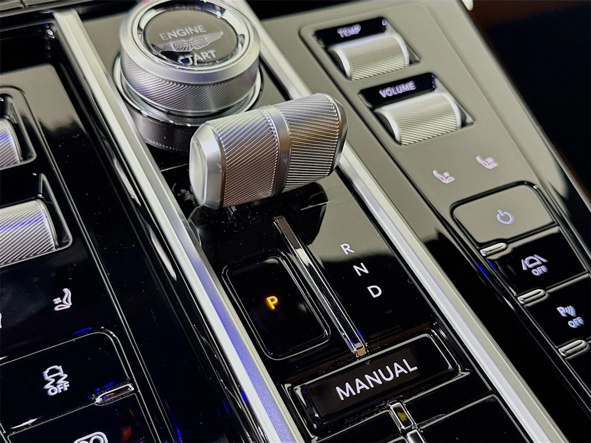 mph013_4225214608_4fc6bfa69fd712f5bbddcd7cf446d648x_b5ae12703b