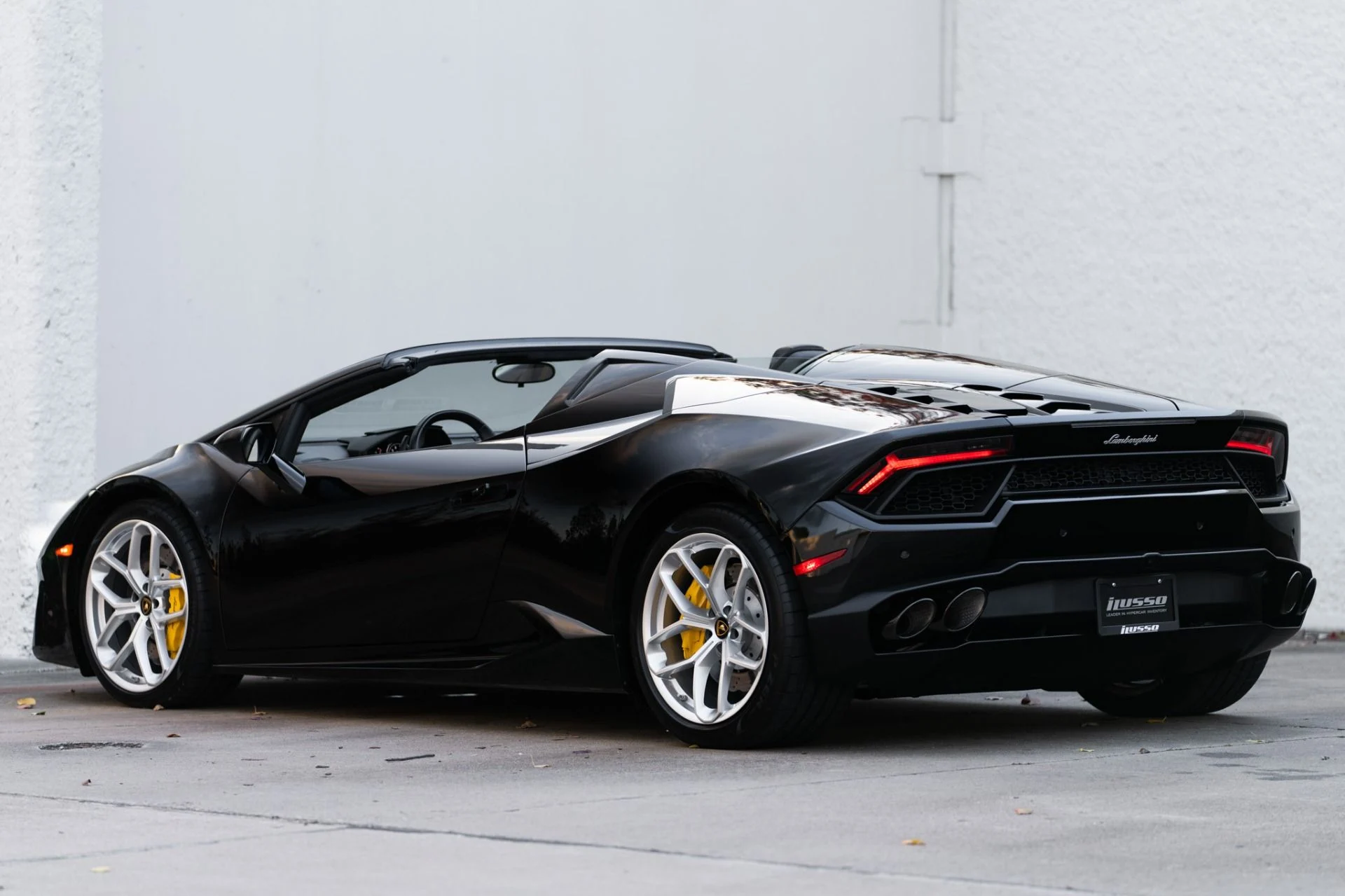 mph013_4227935292_Used_2017_Lamborghini_Huracan_LP_580_2_Spyder_1766447716_9cbe1d38ff