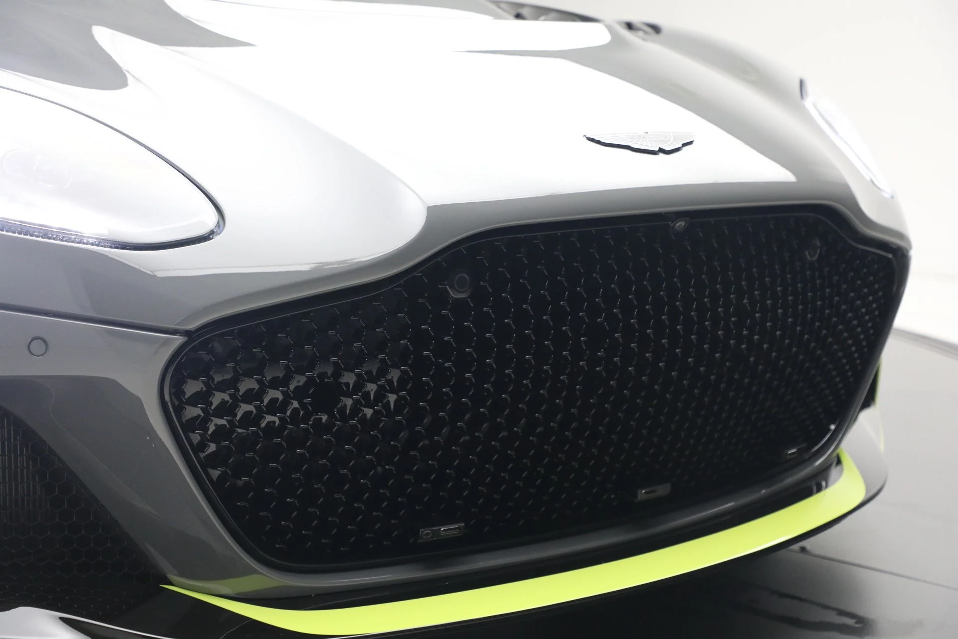 mph013_4230786460_Used_2023_Aston_Martin_DBS_770_Ultimate_1786363400_43e16f6eff