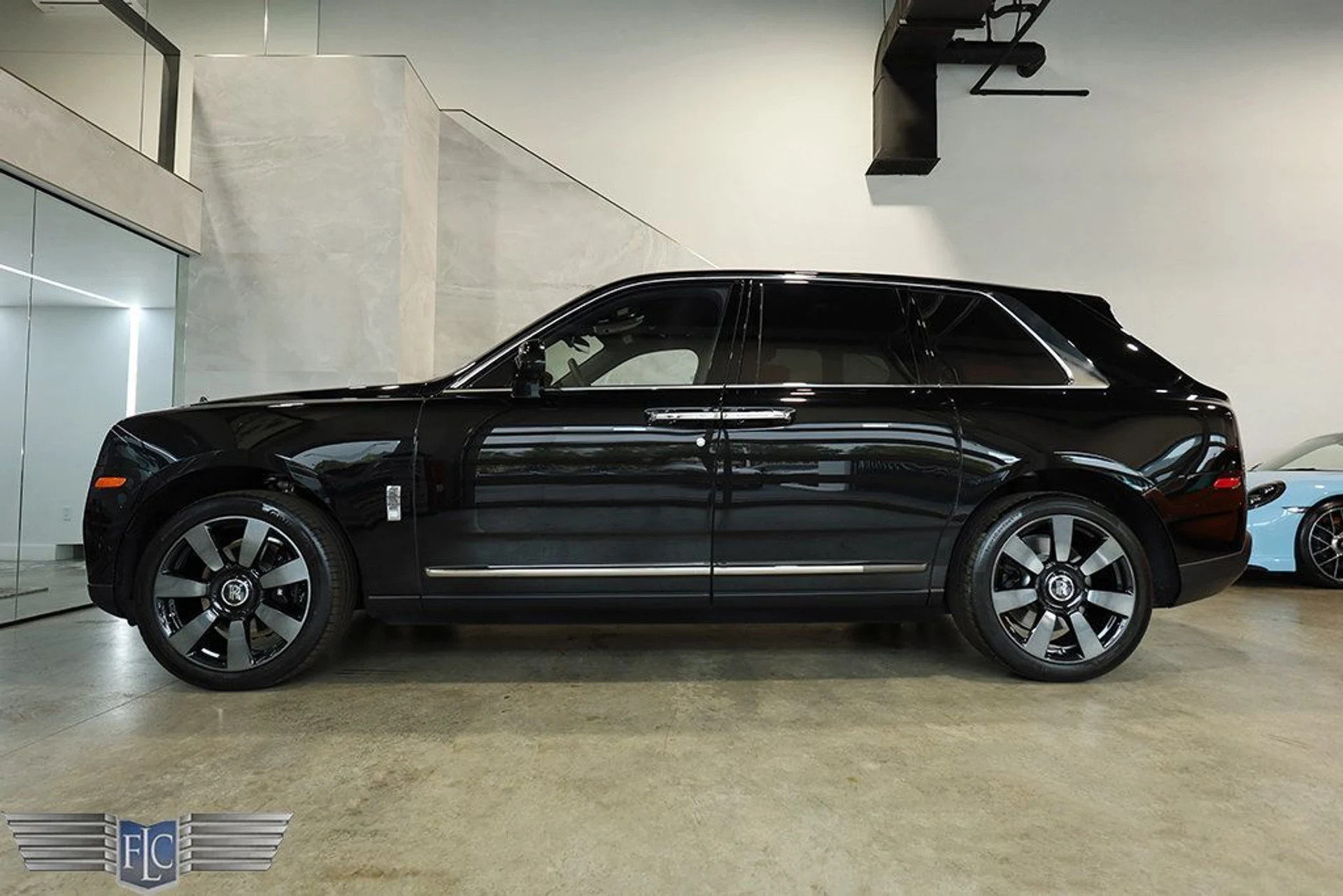 mph013_42335811_used_2024_rolls_royce_cullinan_sportutility_9689_22979404_14_1024_0097a93314