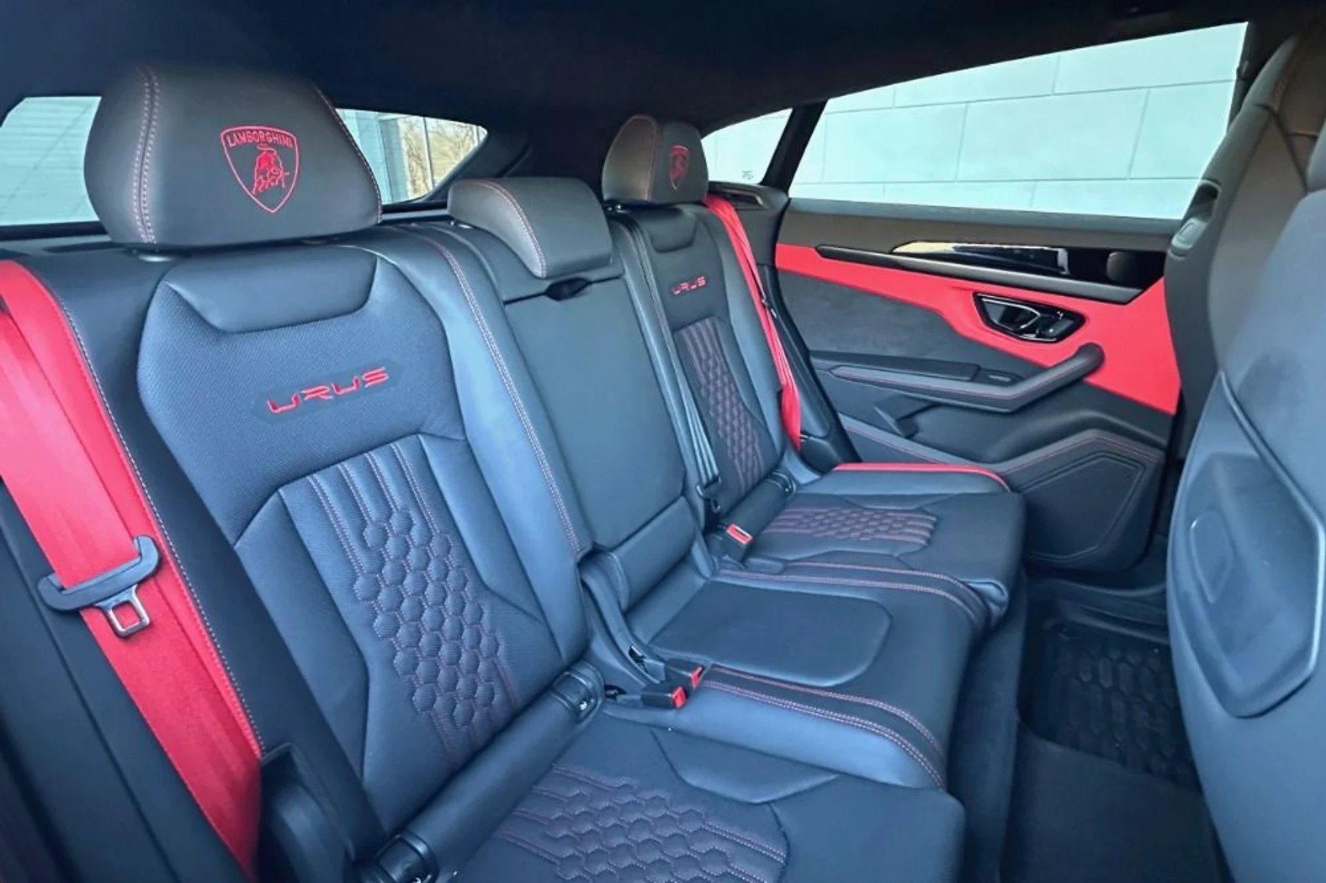 mph013_4234756196_Used_2024_Lamborghini_Urus_S_1766489865_187186a244