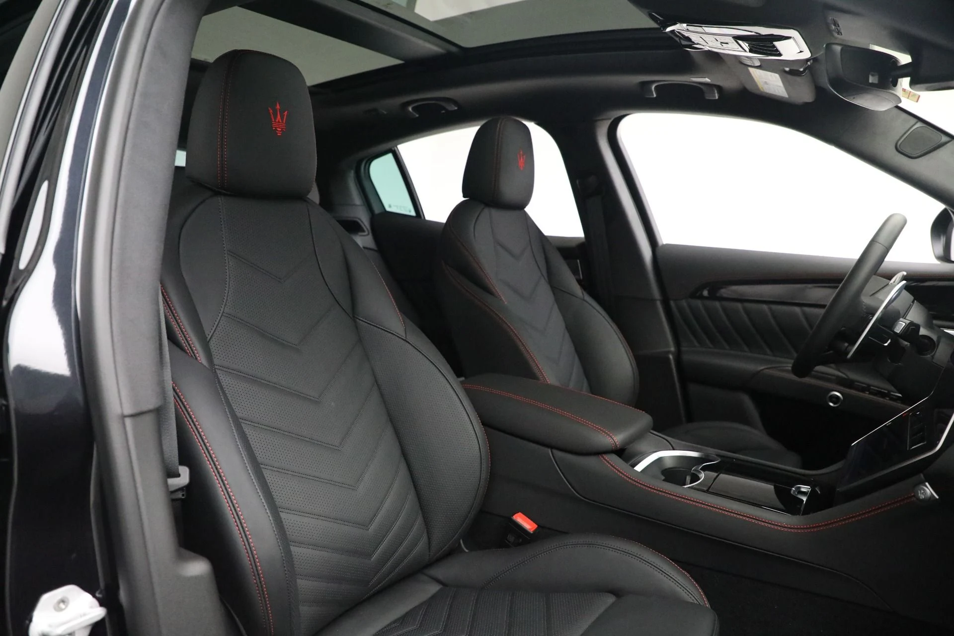 mph013_4238618848_Used_2023_Maserati_Grecale_Modena_1673899433_5d814e8cda