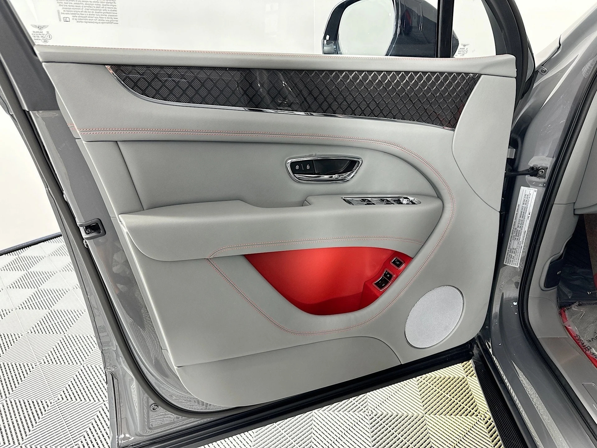 mph013_4241565532_14_fd77e14823