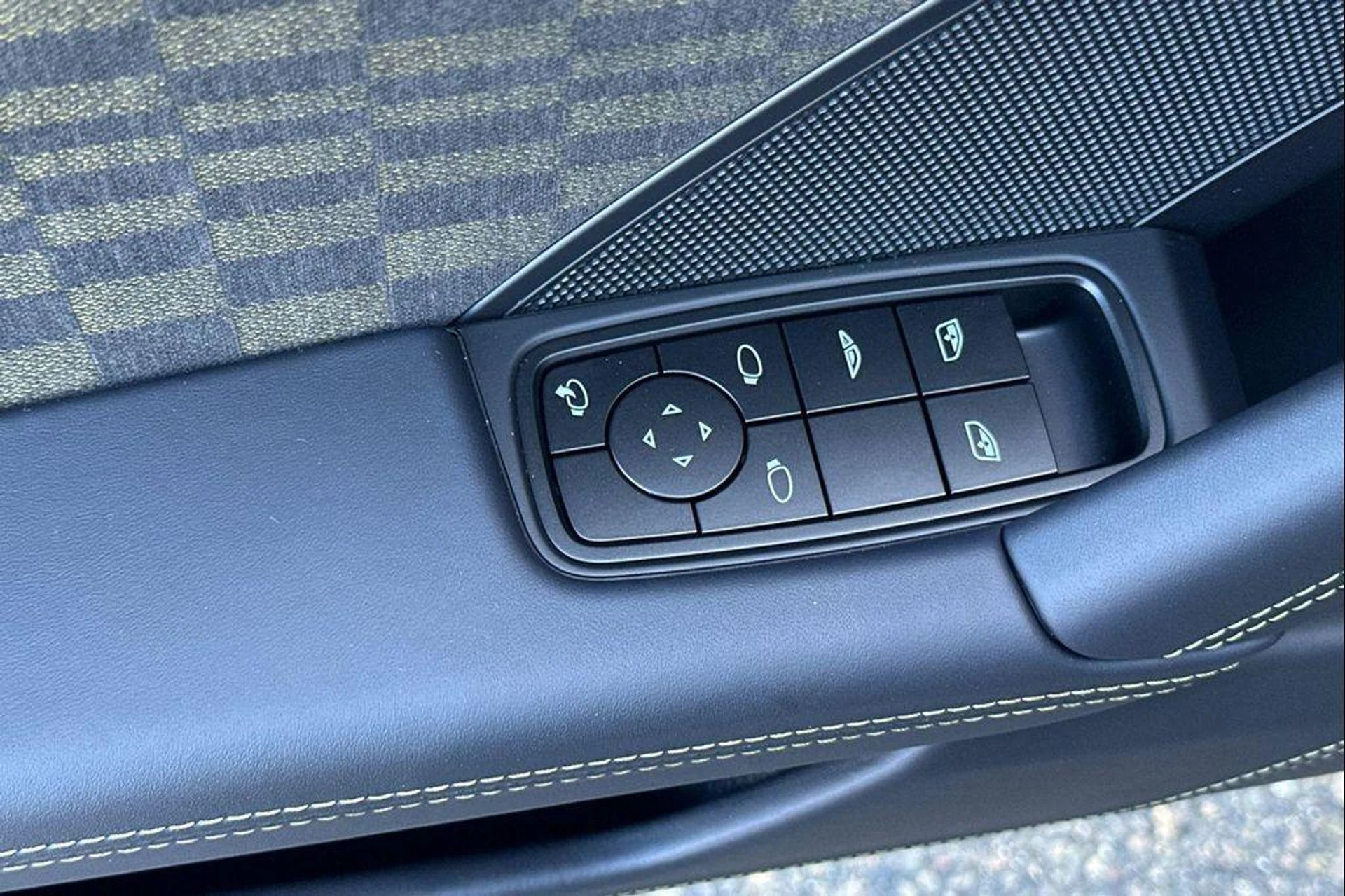 mph013_4246663870_rkucp_L9y9mqg3o_GH_29_PX_2_Q_Yimm_M_7c1e1194ca