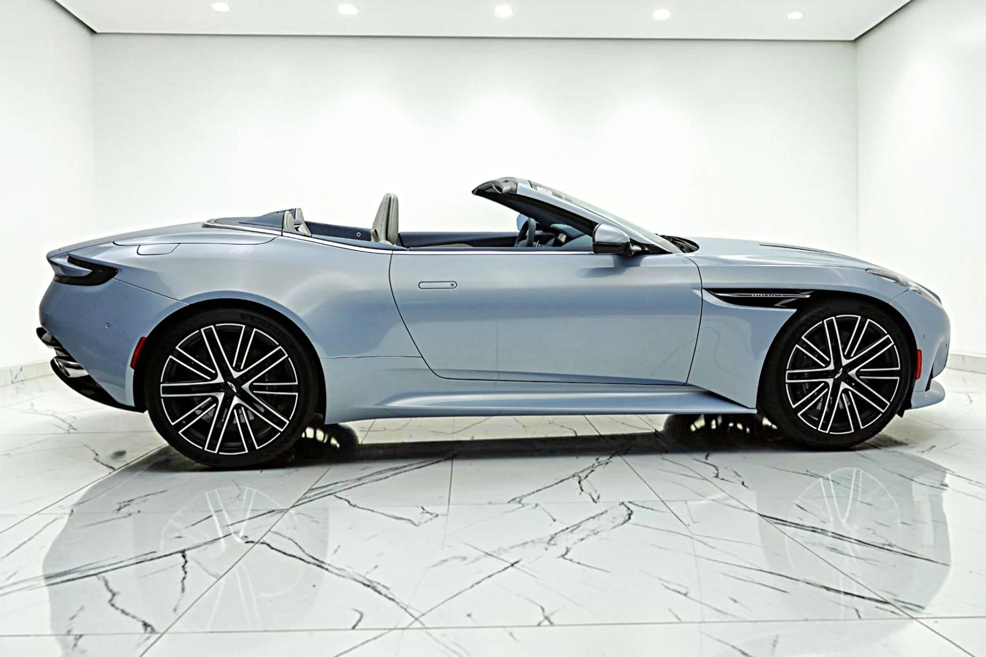 mph013_424690535_New_2026_Aston_Martin_DB_12_Volante_4b47790836