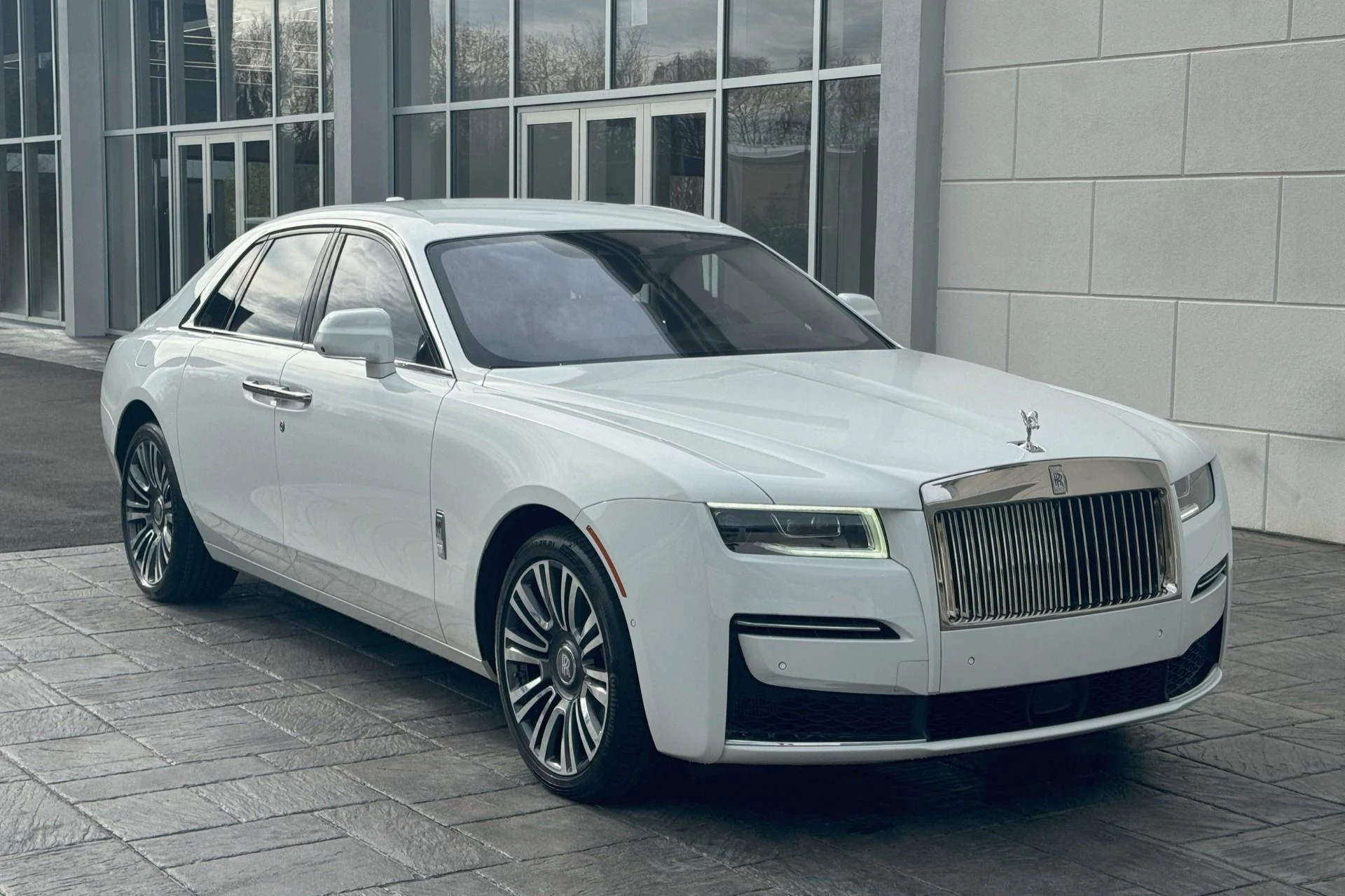 mph013_4252107083_Used_2022_Rolls_Royce_Ghost_1751353922_41f5dd74e6