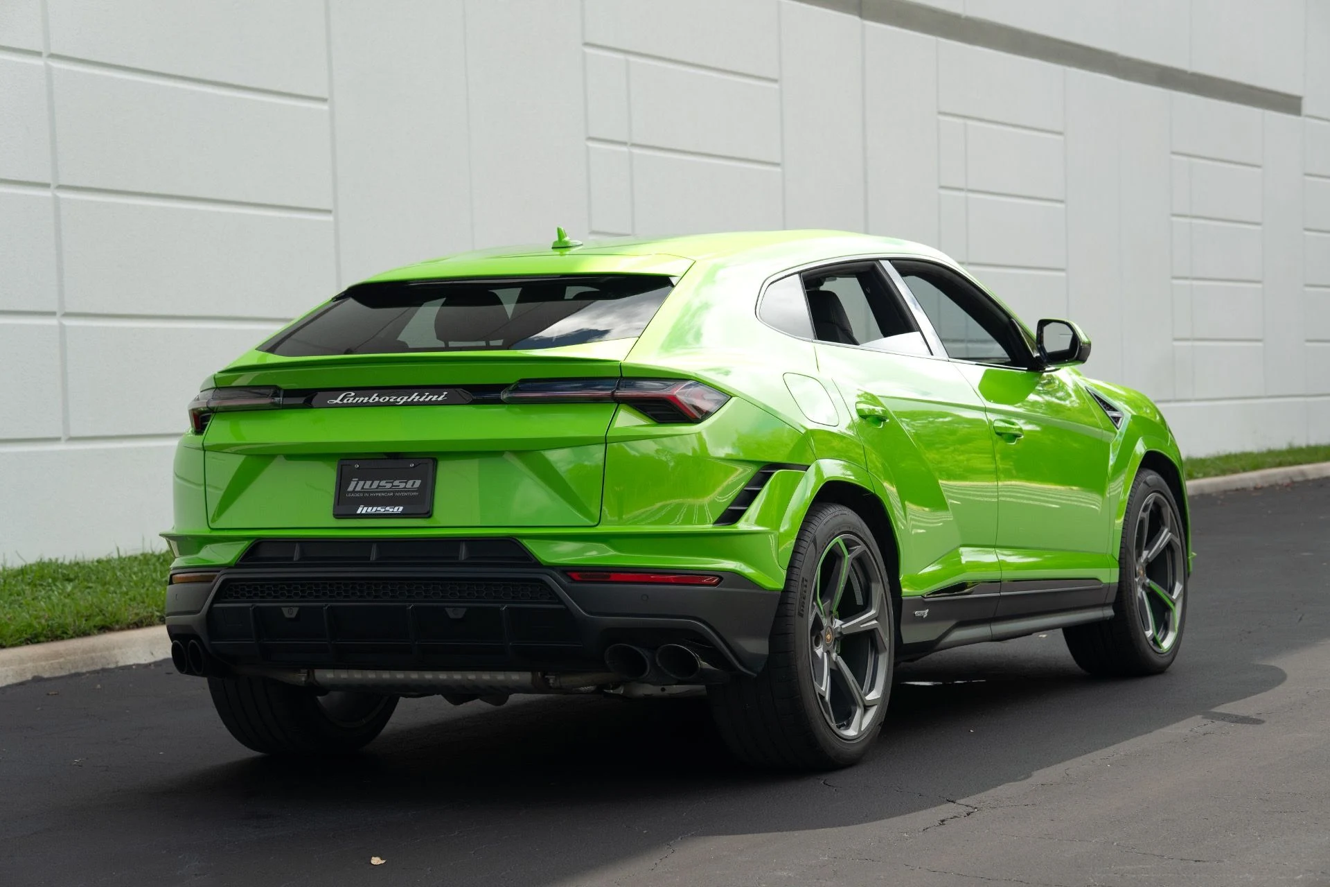 mph013_4268200712_Used_2023_Lamborghini_Urus_S_1758835388_ea310a336c