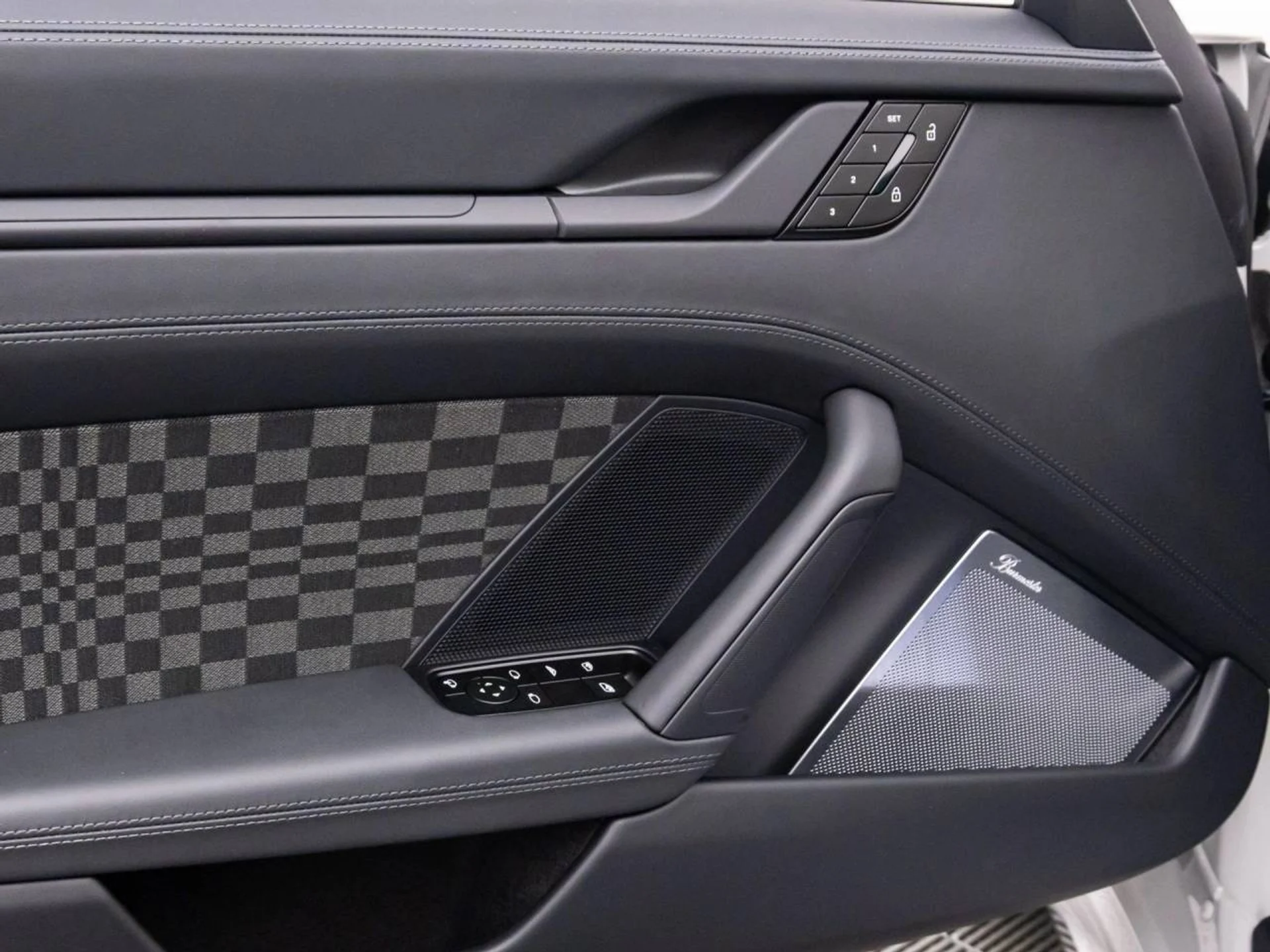 mph013_4277501388_ffe66b013f376d3c40a5d1bcd2cb9322x_3e6a8f596e