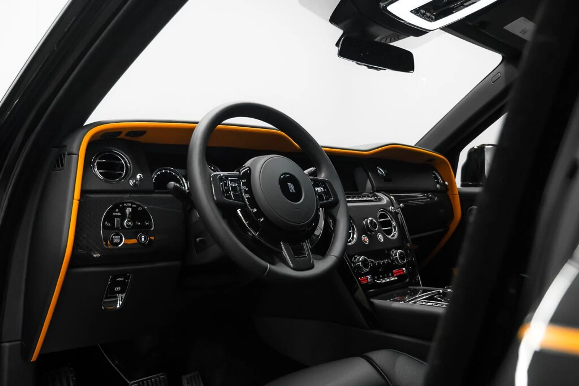 mph013_4280464698_rolls_royce_cullinan_2023_jpg_v_1758918548_49482d3f2e