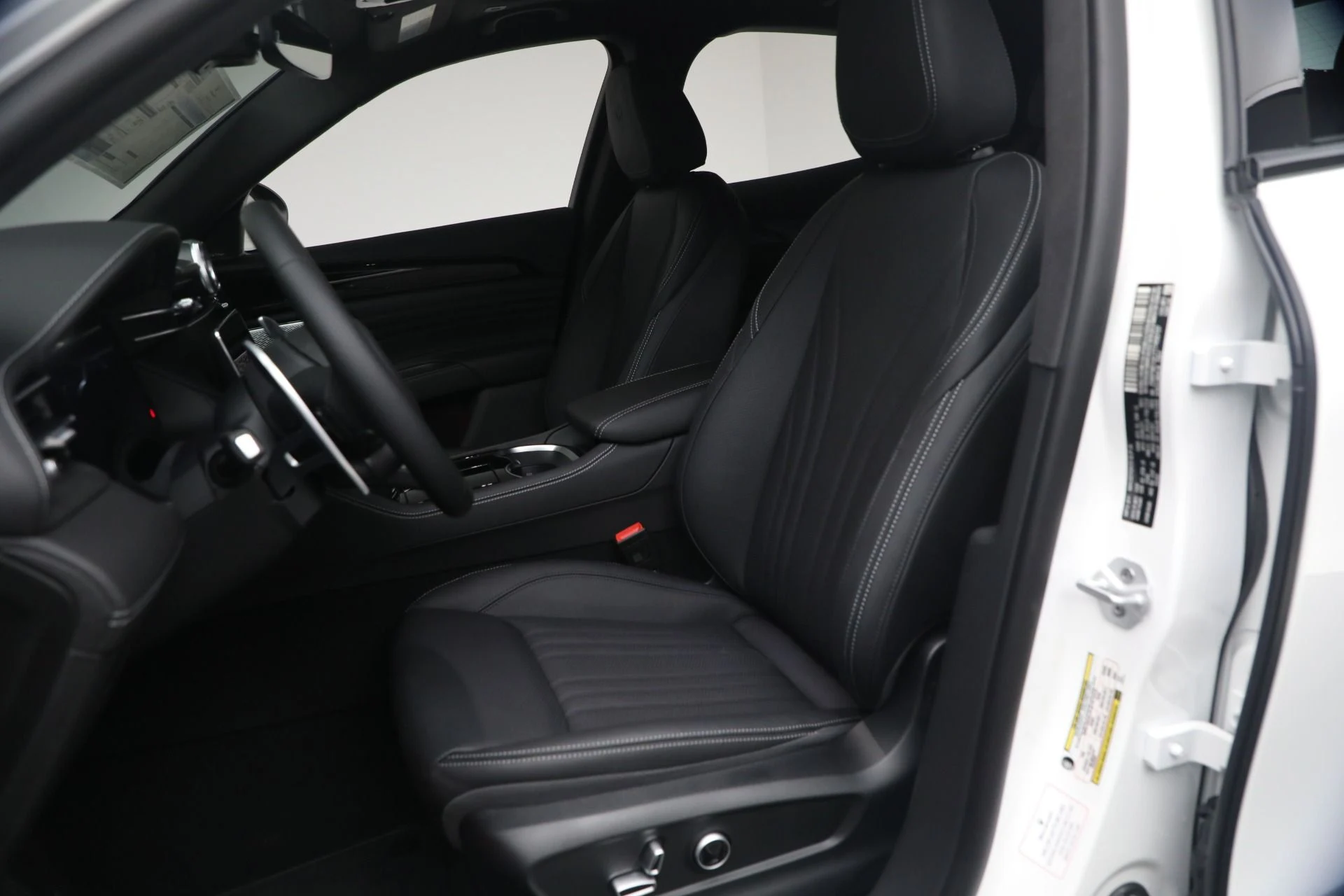 mph013_4280645321_New_2026_Maserati_Grecale_Modena_1768494462_6862d4fa02