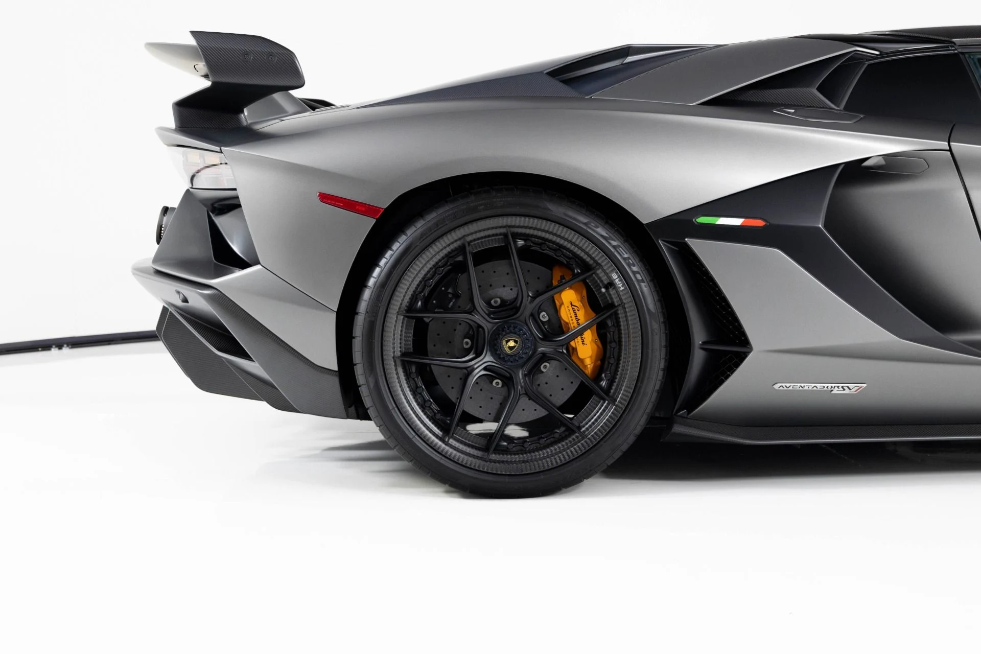 mph013_4282488512_Used_2020_Lamborghini_Aventador_SVJ_1759430095_97f8b70e9e