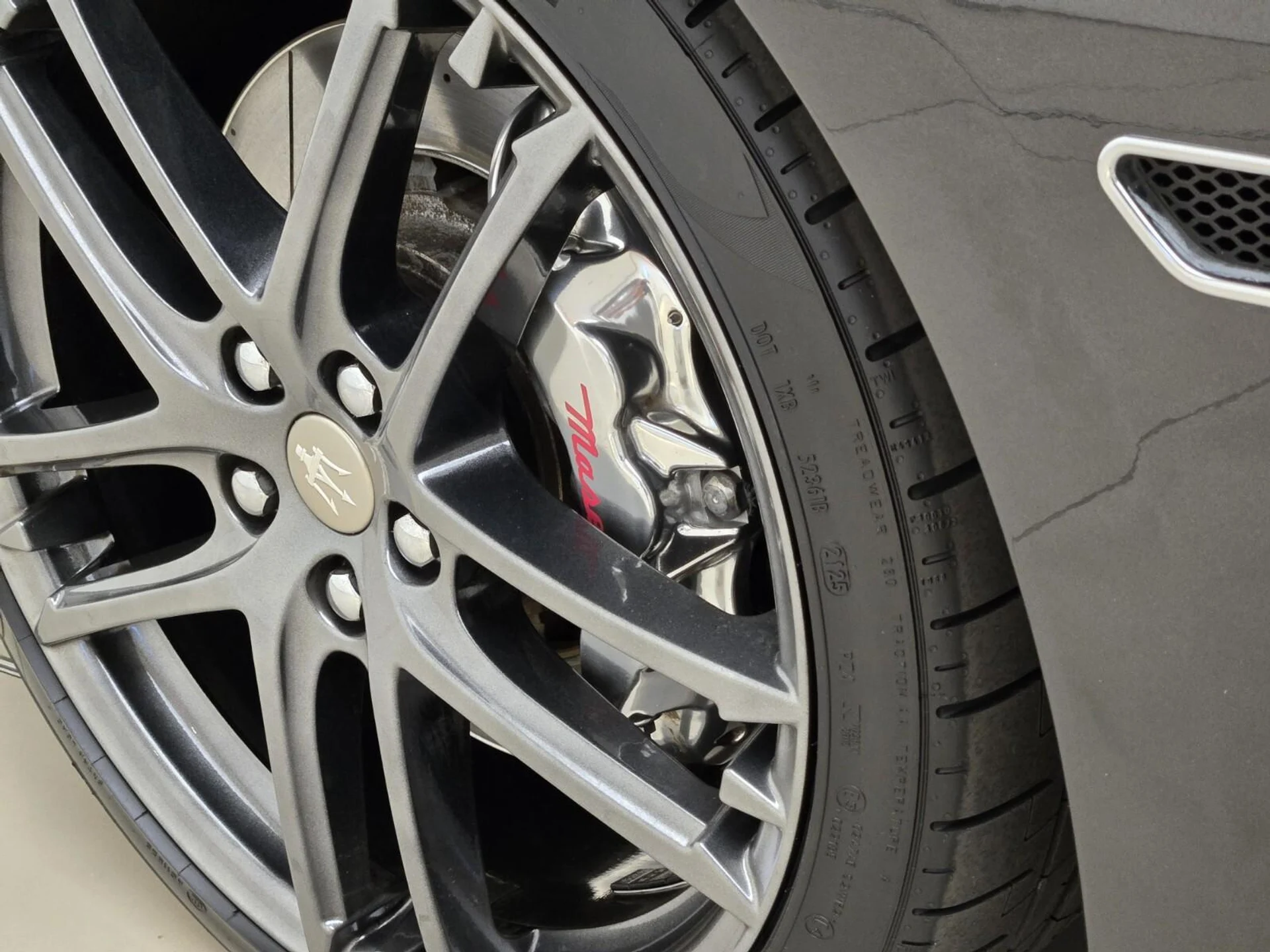 mph013_435048617_Used_2017_Maserati_Gran_Turismo_1762500419_e9050144bc