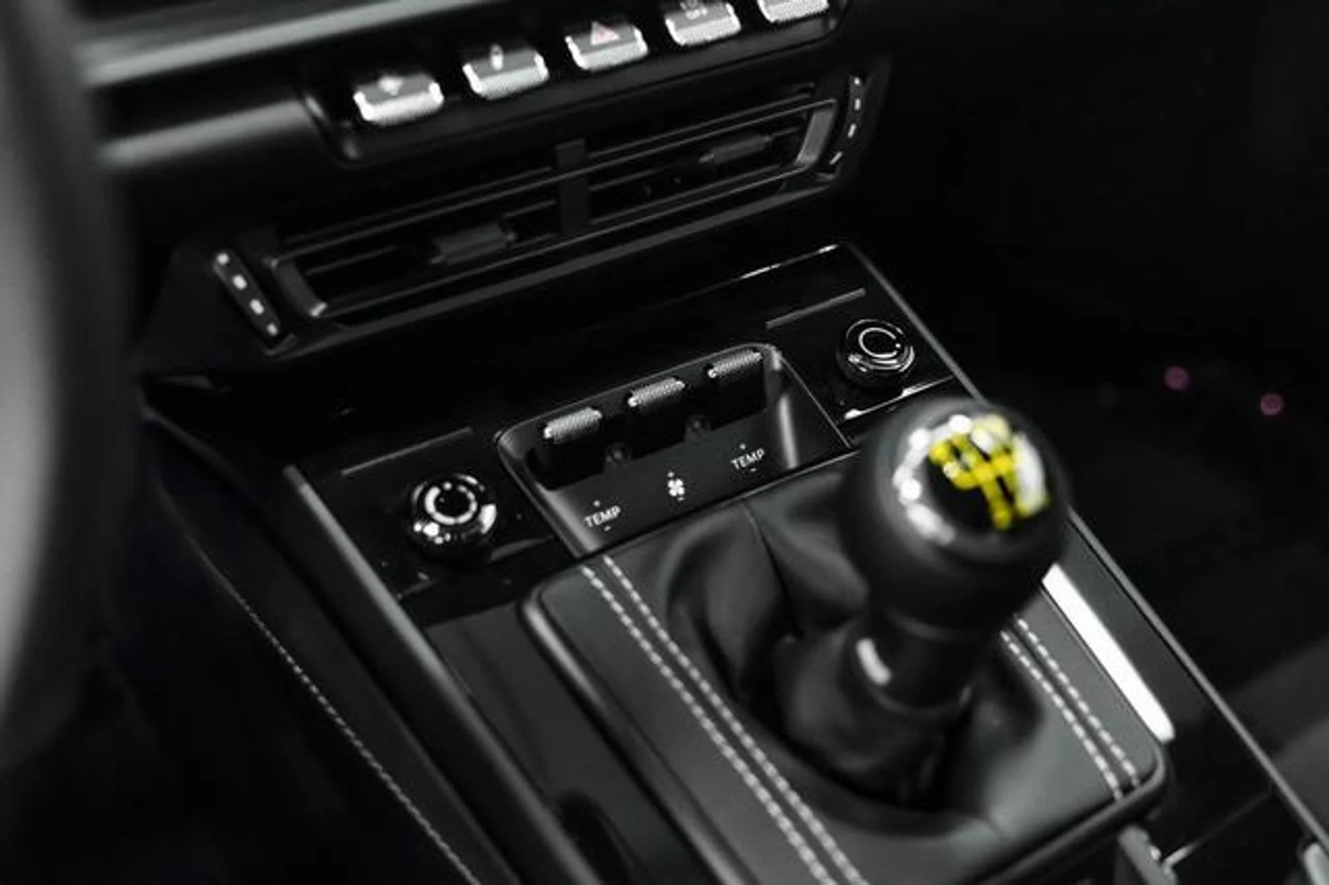 mph013_435973389_Y6_ZH_Hn_JOVP_0_M8_G_Vmuyuri_It_KQ_da73c69520