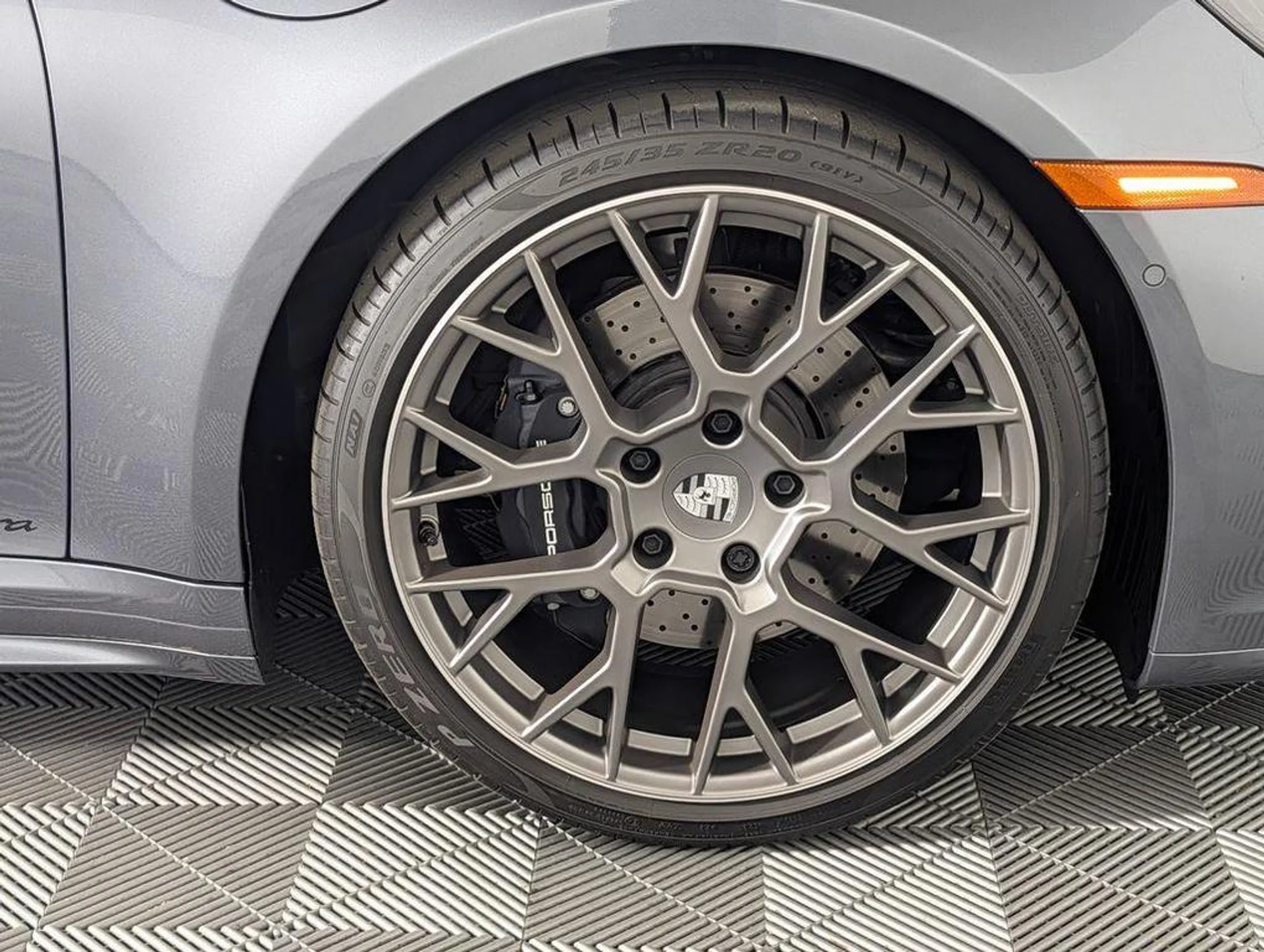 mph013_437009123_kpg_Ys4v7mno_Wn_w74_VR_Mmta_D_Jc_M_521d00de24