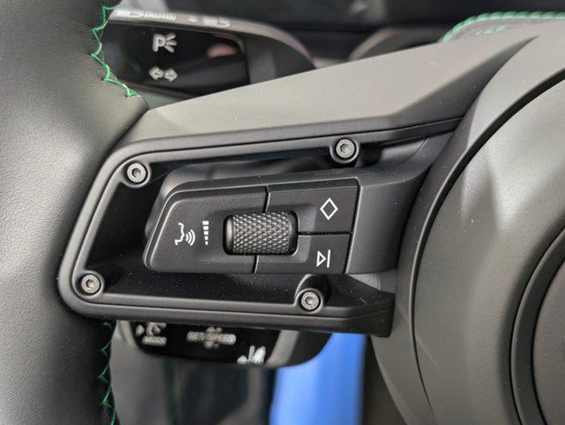 mph013_438766885_i8_Wh_Vlslv_L6u_E7_Oe_Cg_KFUKO_U_01cd7e5774