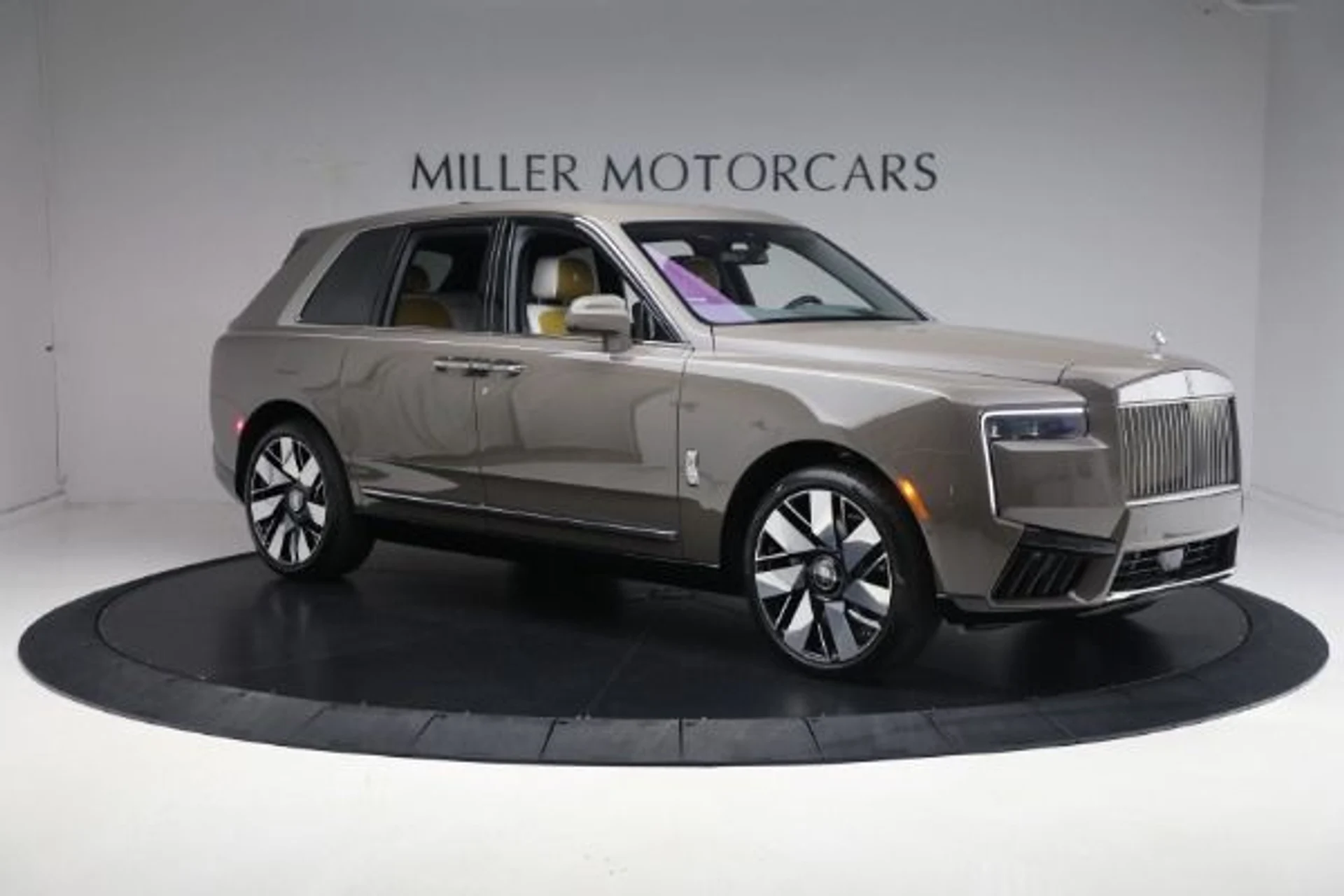 mph013_441961940_New_2025_Rolls_Royce_Cullinan_c29defc032