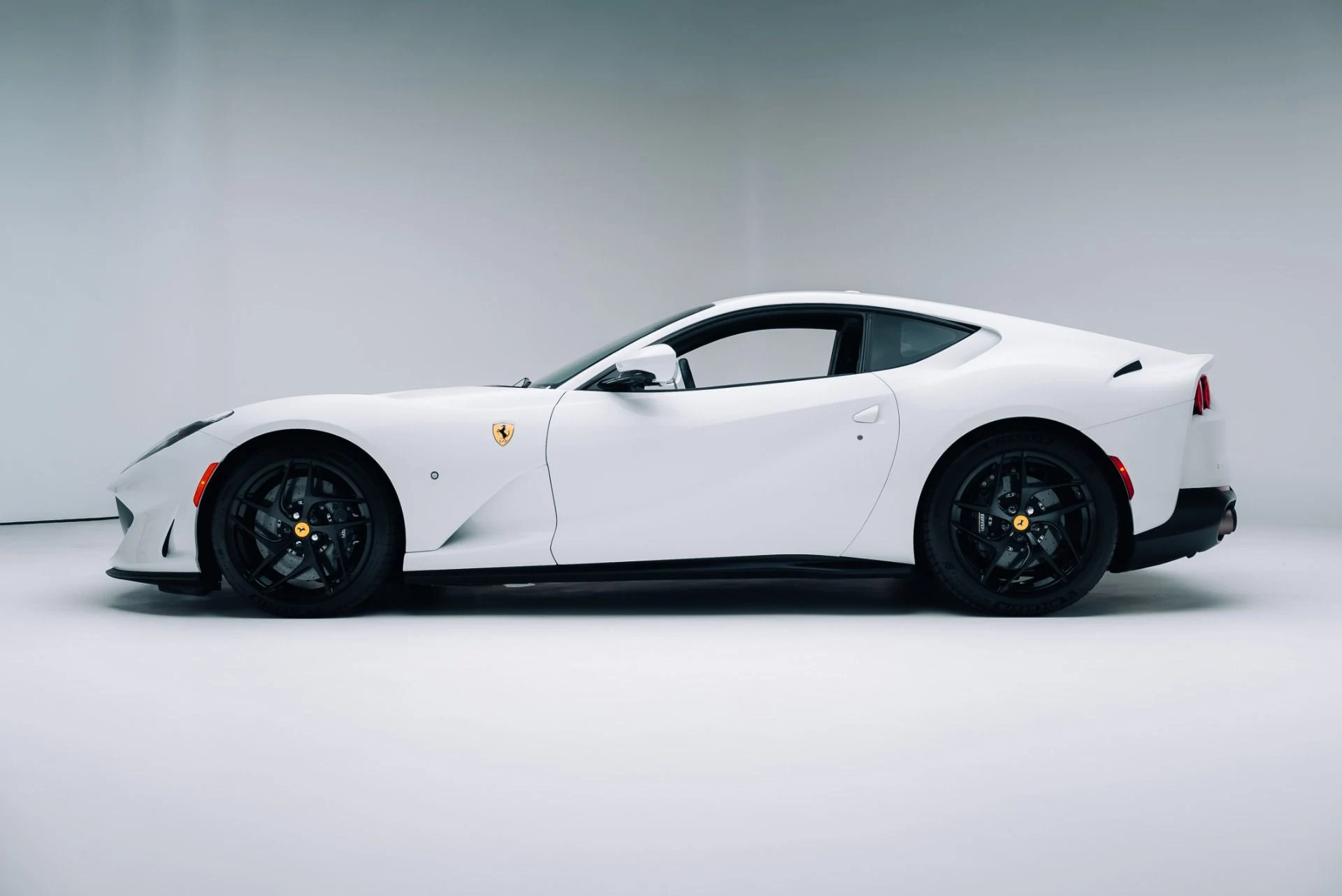 mph013_446225307_Used_2019_Ferrari_812_Superfast_1762893605_e9358d470d