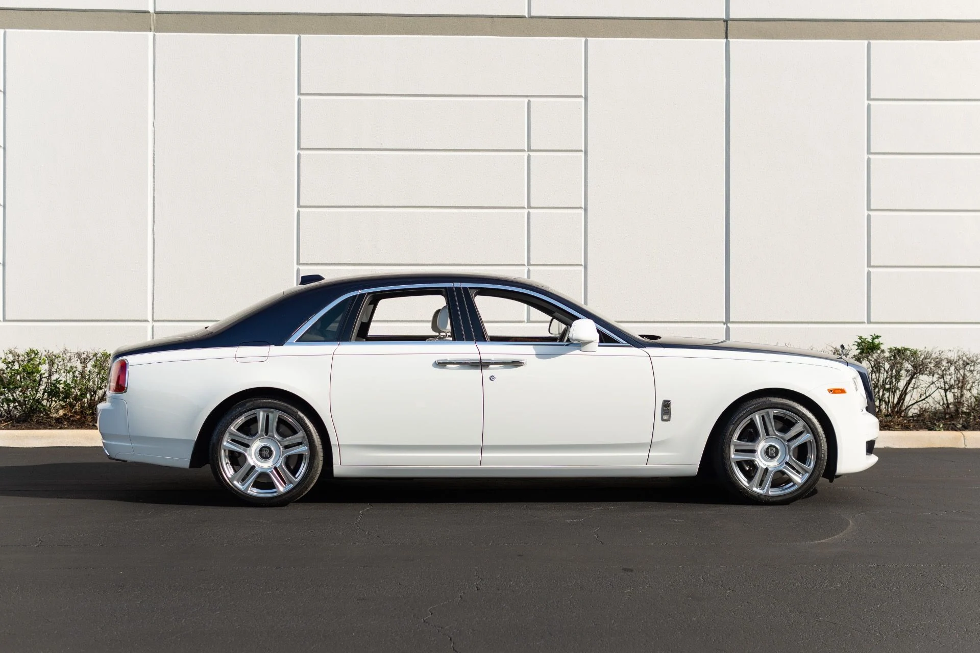 mph013_446909092_Used_2018_Rolls_Royce_Ghost_1765824060_0f3900fa4c