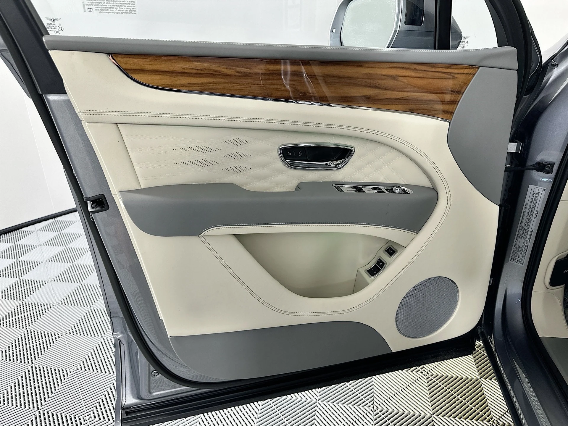 mph013_451865311_14_e66b1cecdc