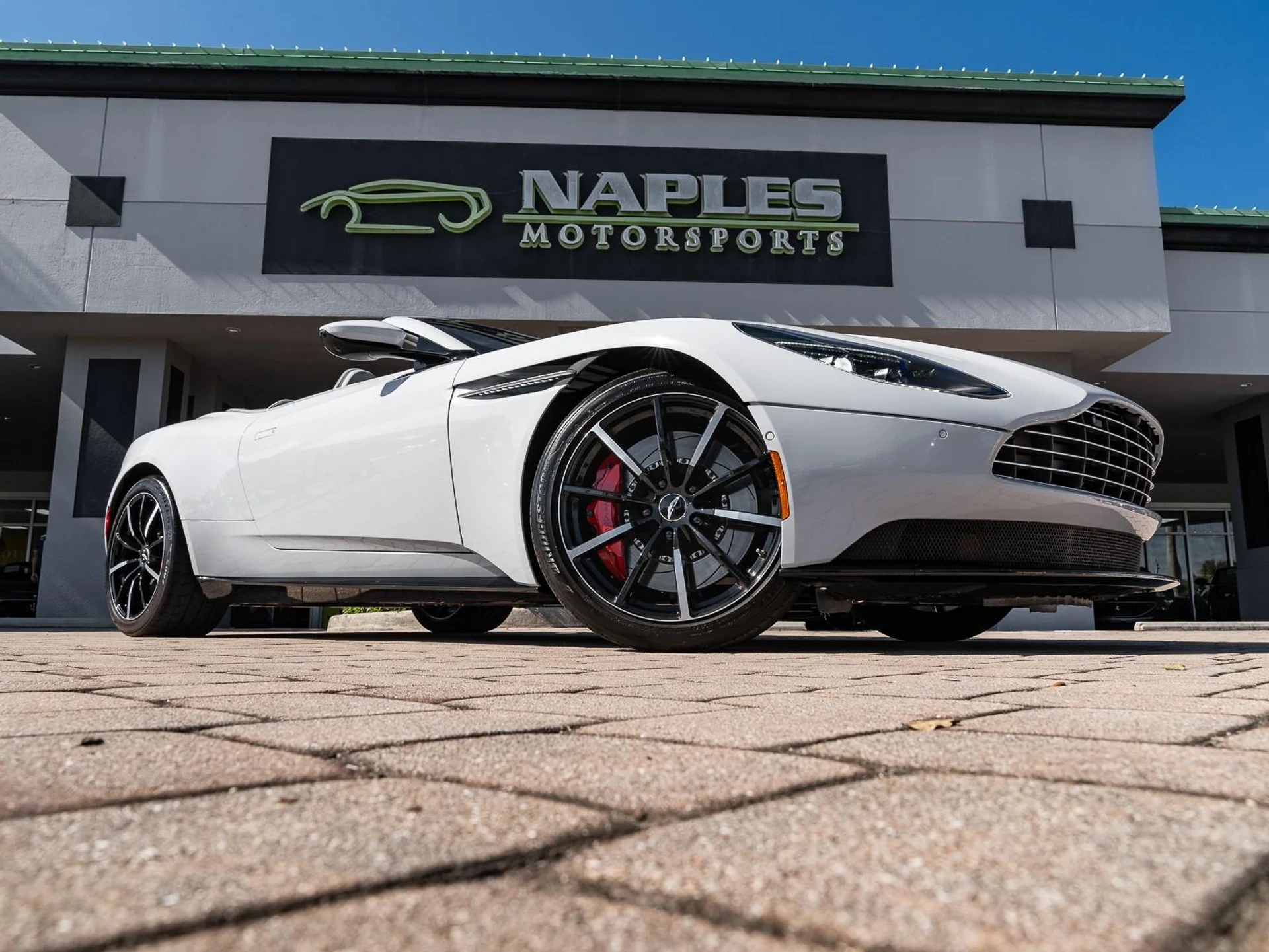 mph013_457928161_Used_2022_Aston_Martin_DB_11_Volante_1767028101_6a4d713629