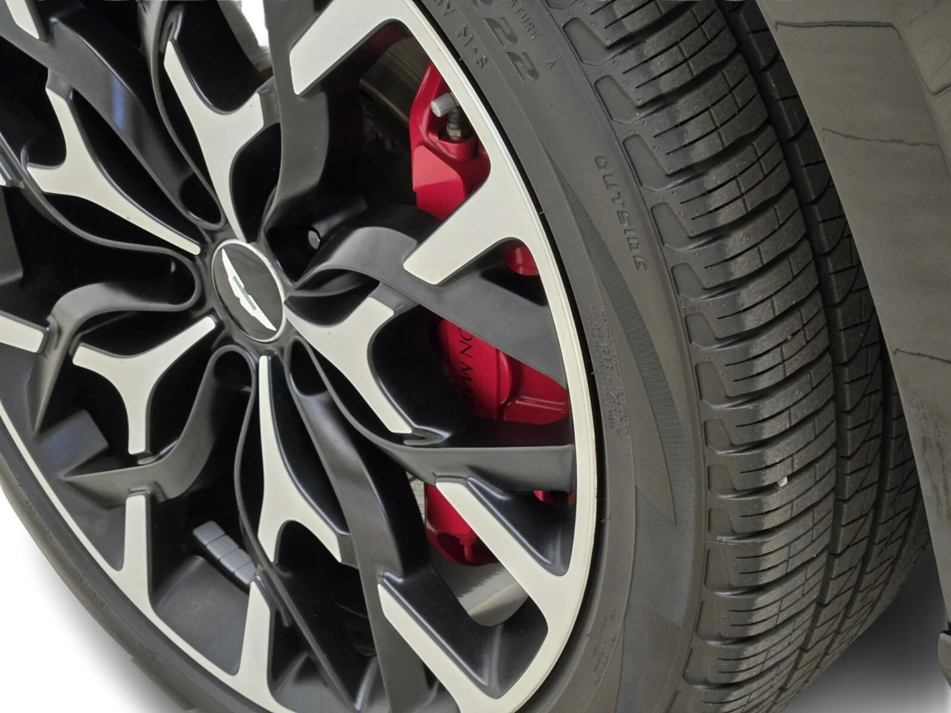 mph013_473518623_Used_2021_Aston_Martin_DBX_1753164217_99e937582e
