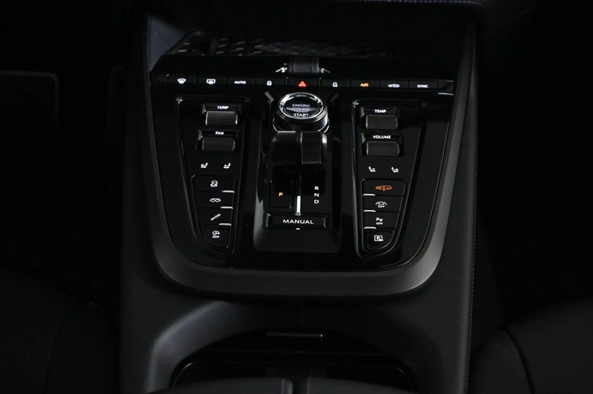 mph013_475127338_new_2026_aston_martin_dbx_707awd_11350_22992947_13_1024_1ceba0cd4a