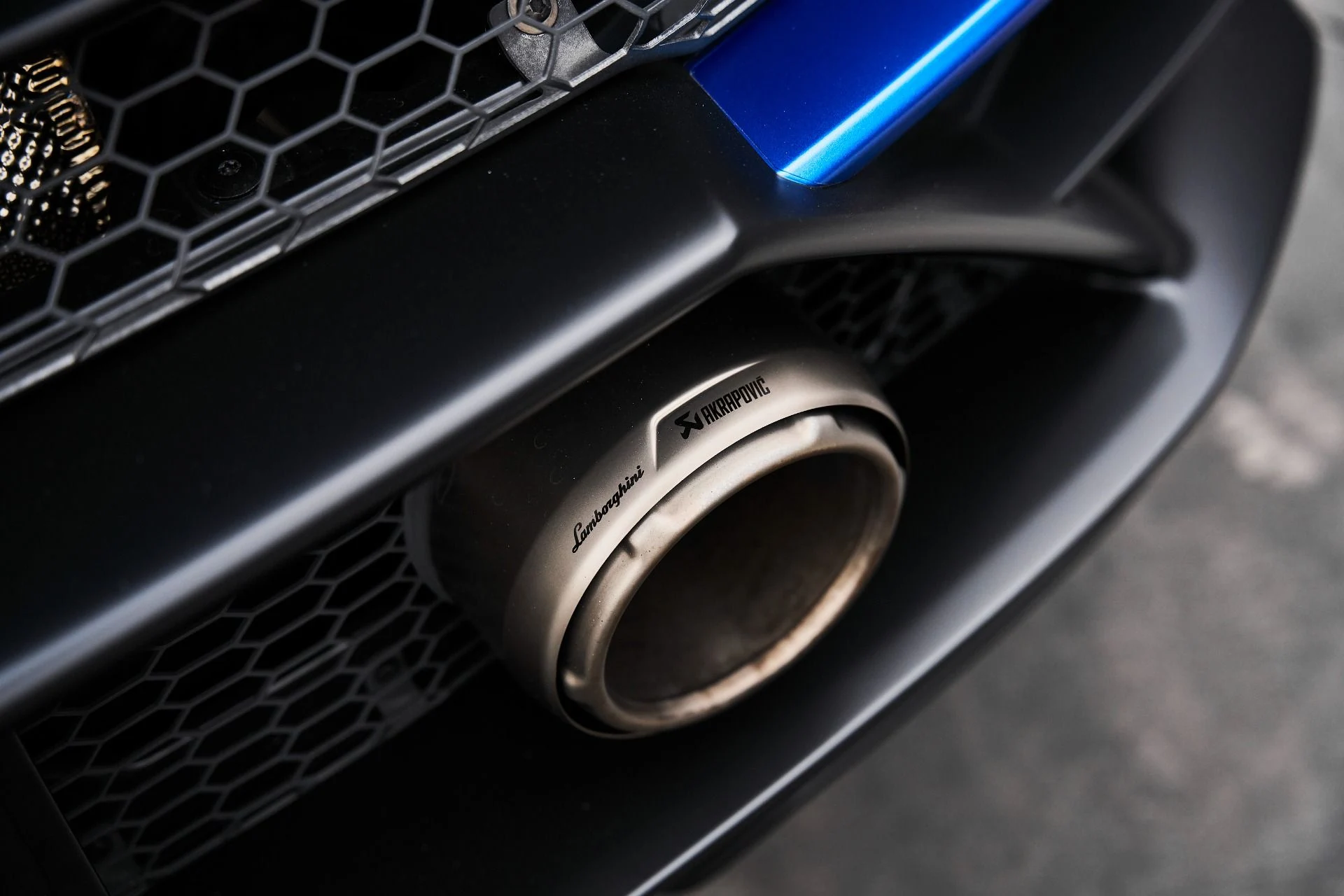 mph013_478001204_Used_2023_Lamborghini_Huracan_EVO_Base_1775006602_4040a45c5e