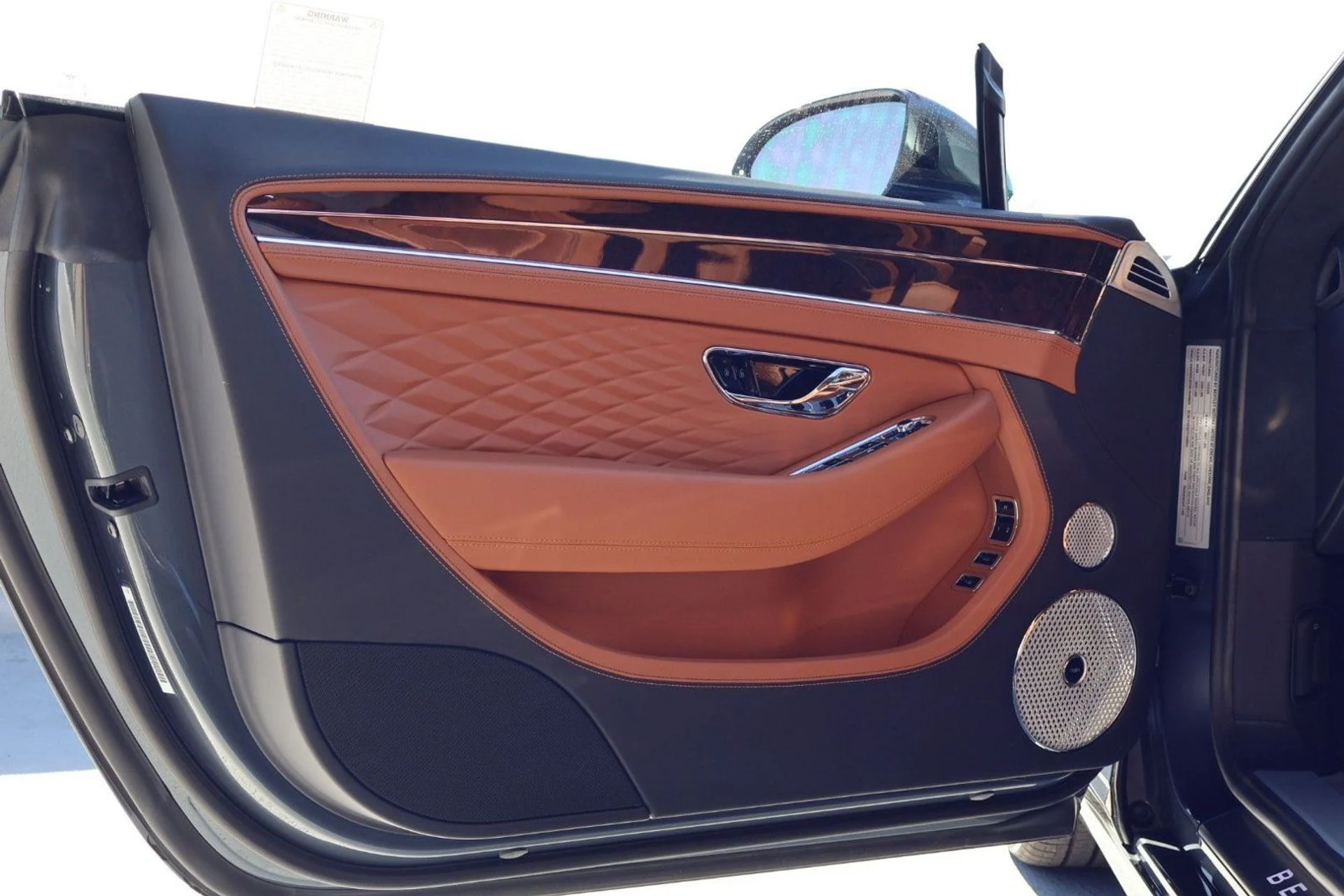 mph013_482615527_12dda51c857b295feec16e2f51103e8cx_01520c6410