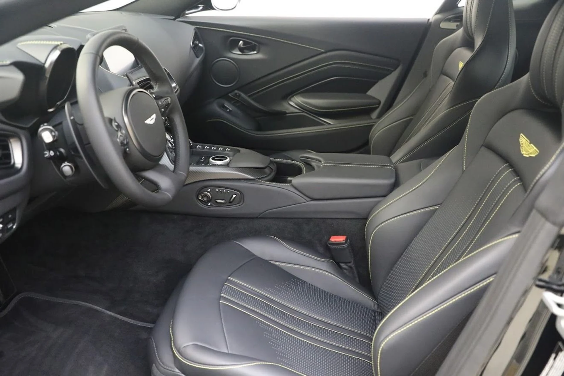 mph013_483609027_Used_2023_Aston_Martin_Vantage_V8_b6d83de511