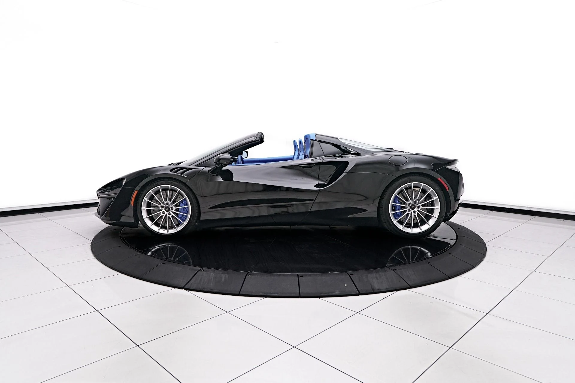 mph013_524611611_Used_2025_Mc_Laren_Artura_Tech_Lux_1755283119_19d6472e3b