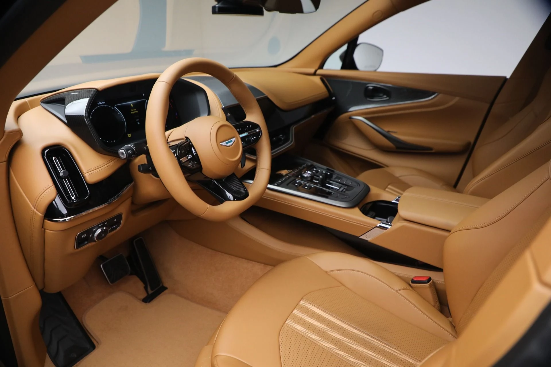 mph013_534097472_New_2026_Aston_Martin_DBX_707_1766528371_72538069bc